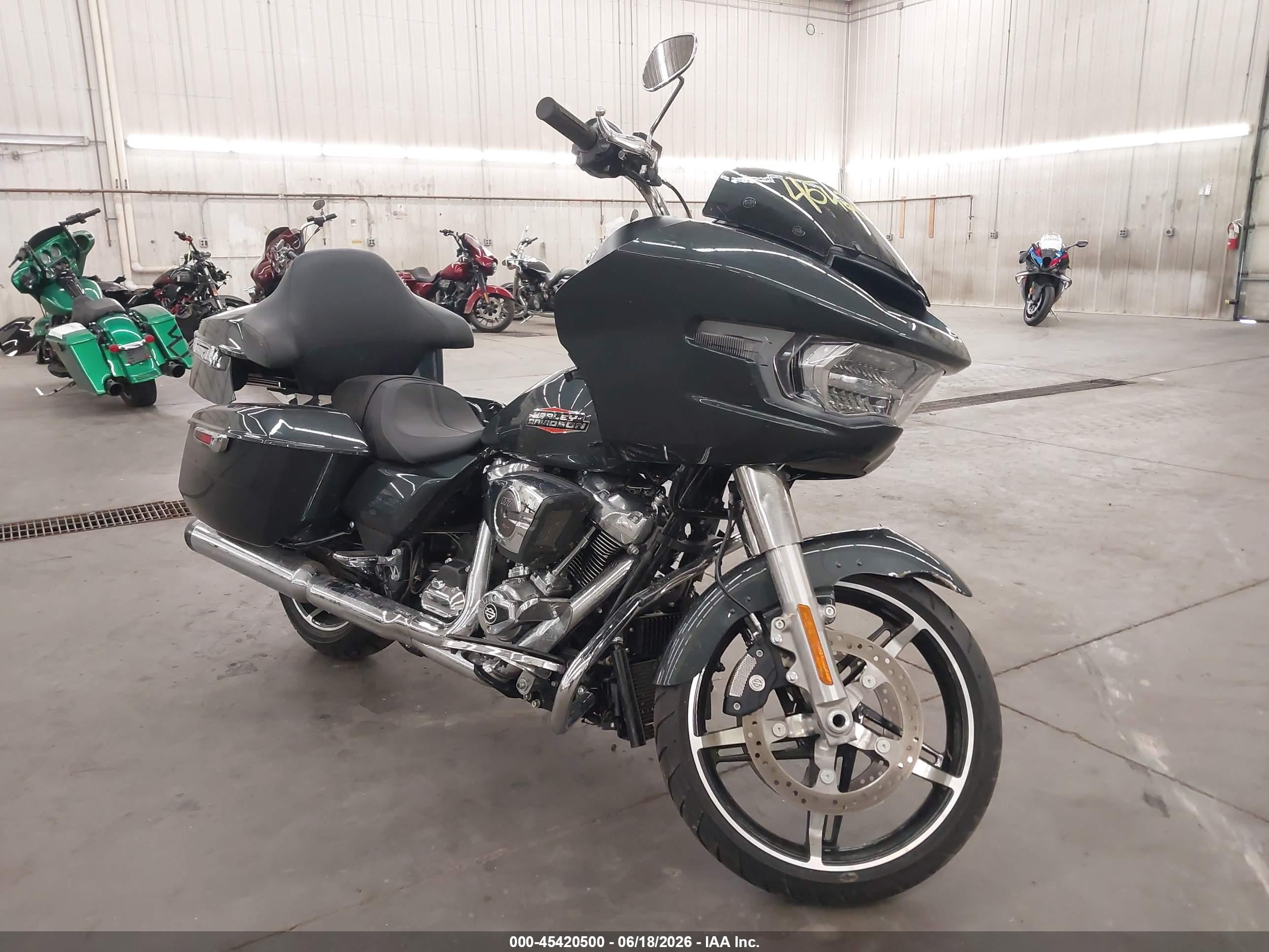2025 Harley-Davidson FLTRX VIN 1HD1KH718SB633590 — IAAI salvage auction photo