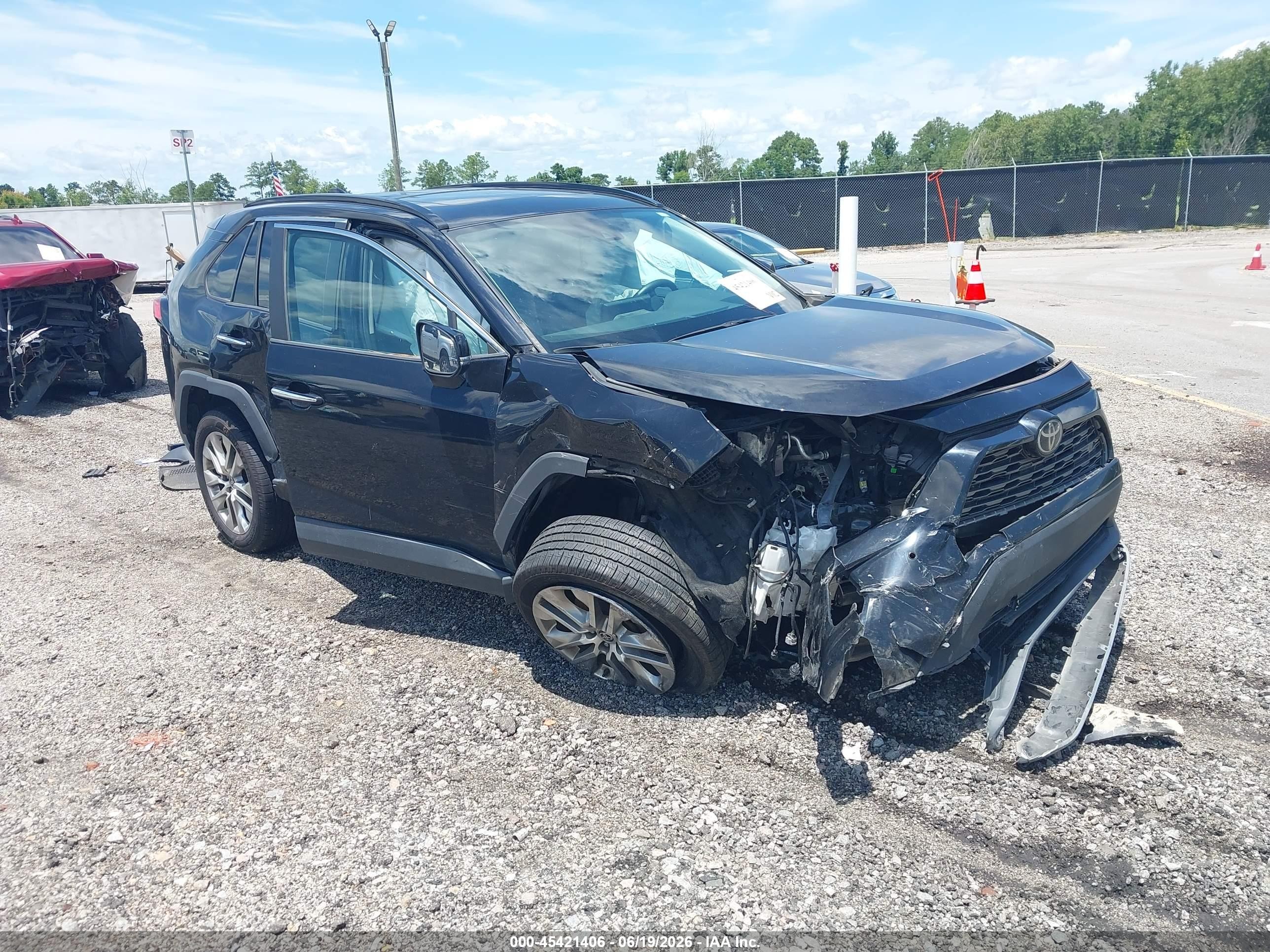 2021 Toyota RAV4 VIN 2T3Y1RFV9MC114265 — IAAI salvage auction photo