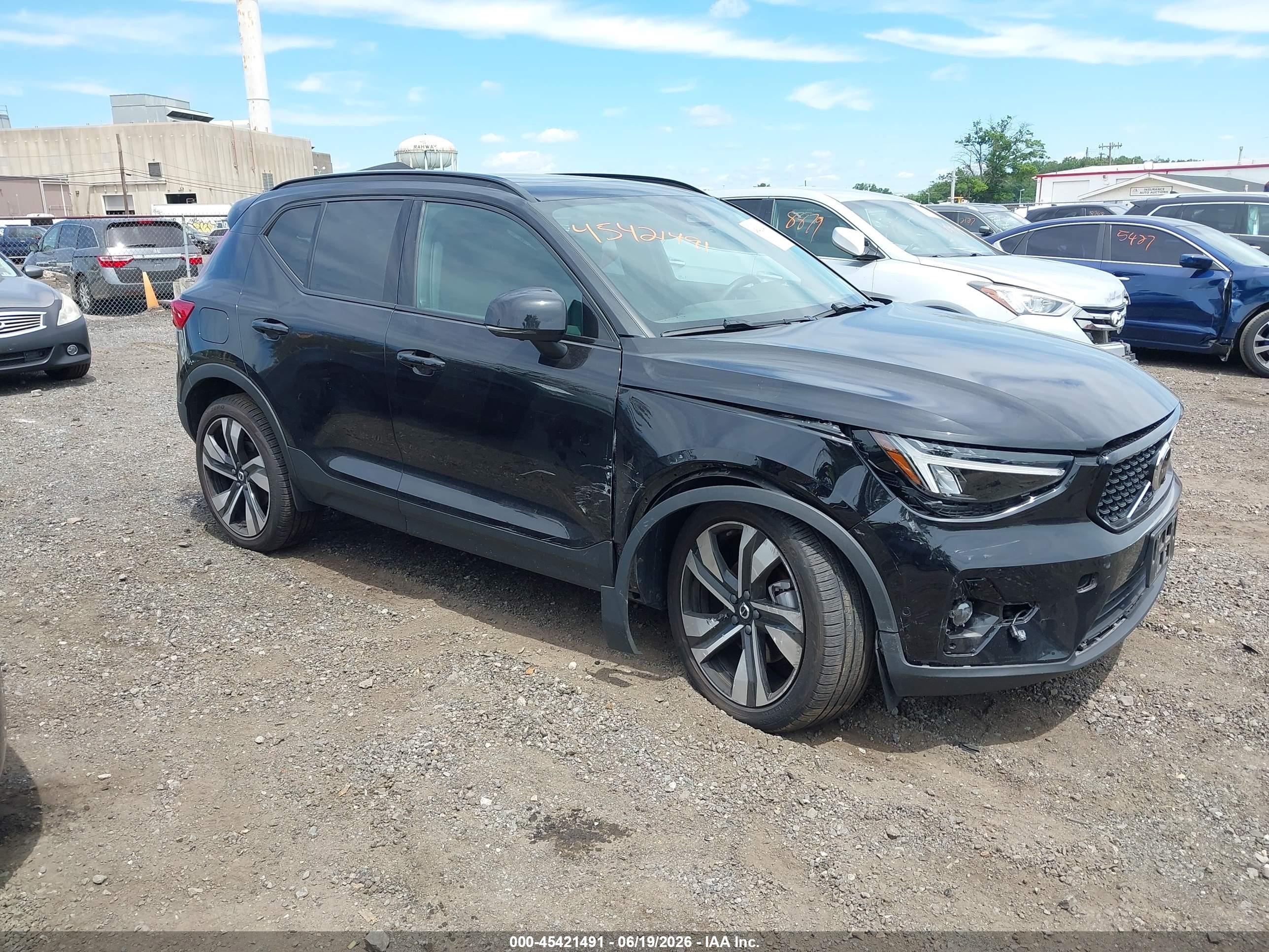 2025 Volvo Xc40 VIN YV4L12UC7S2477426 IAAI salvage auction — Unknown, Salvage (New Jersey), sold $17,100 on 2026-09-30 (photo 1)
