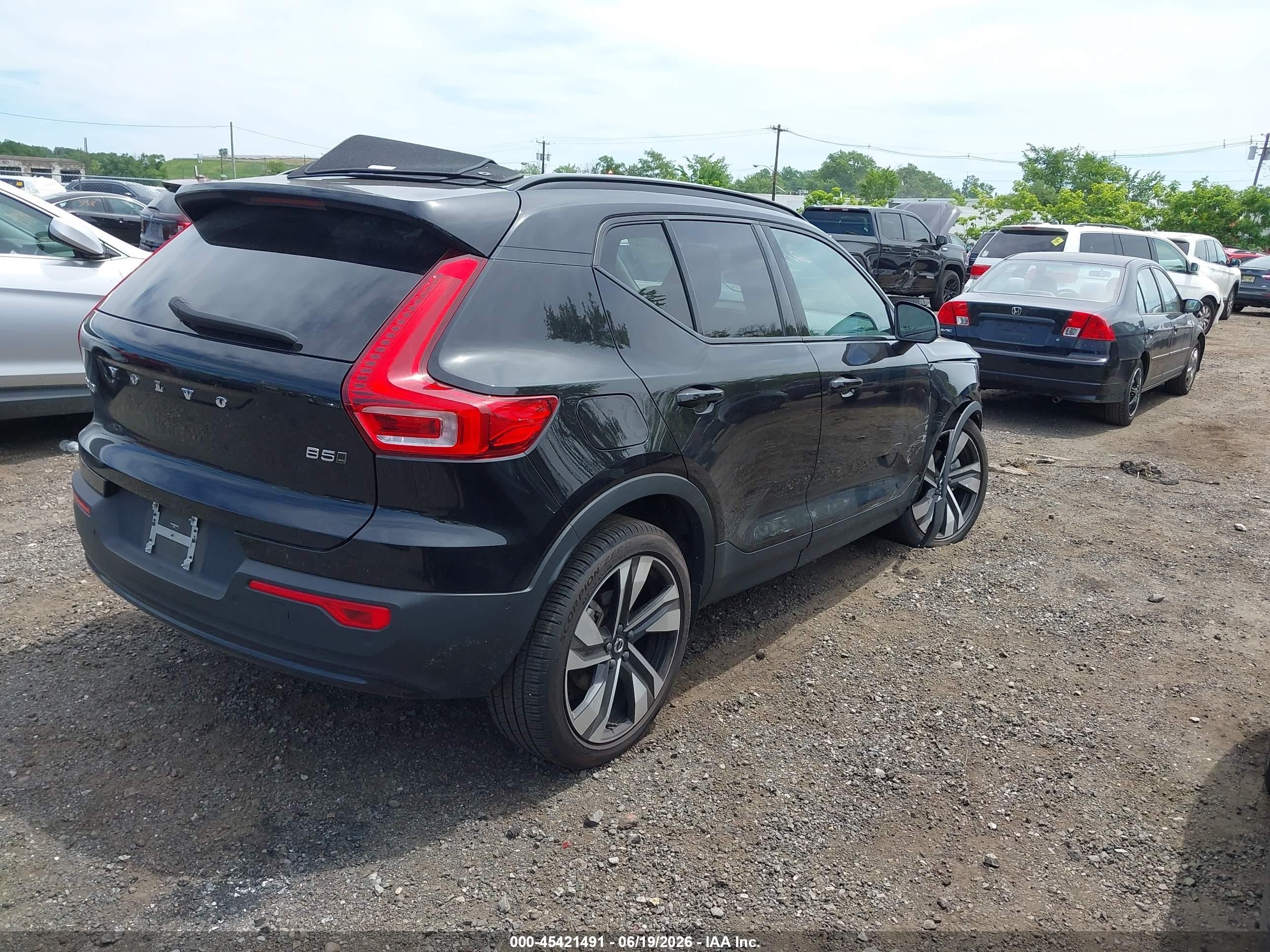 2025 Volvo Xc40 VIN YV4L12UC7S2477426 IAAI salvage auction — Unknown, Salvage (New Jersey), sold $17,100 on 2026-09-30 (photo 4)