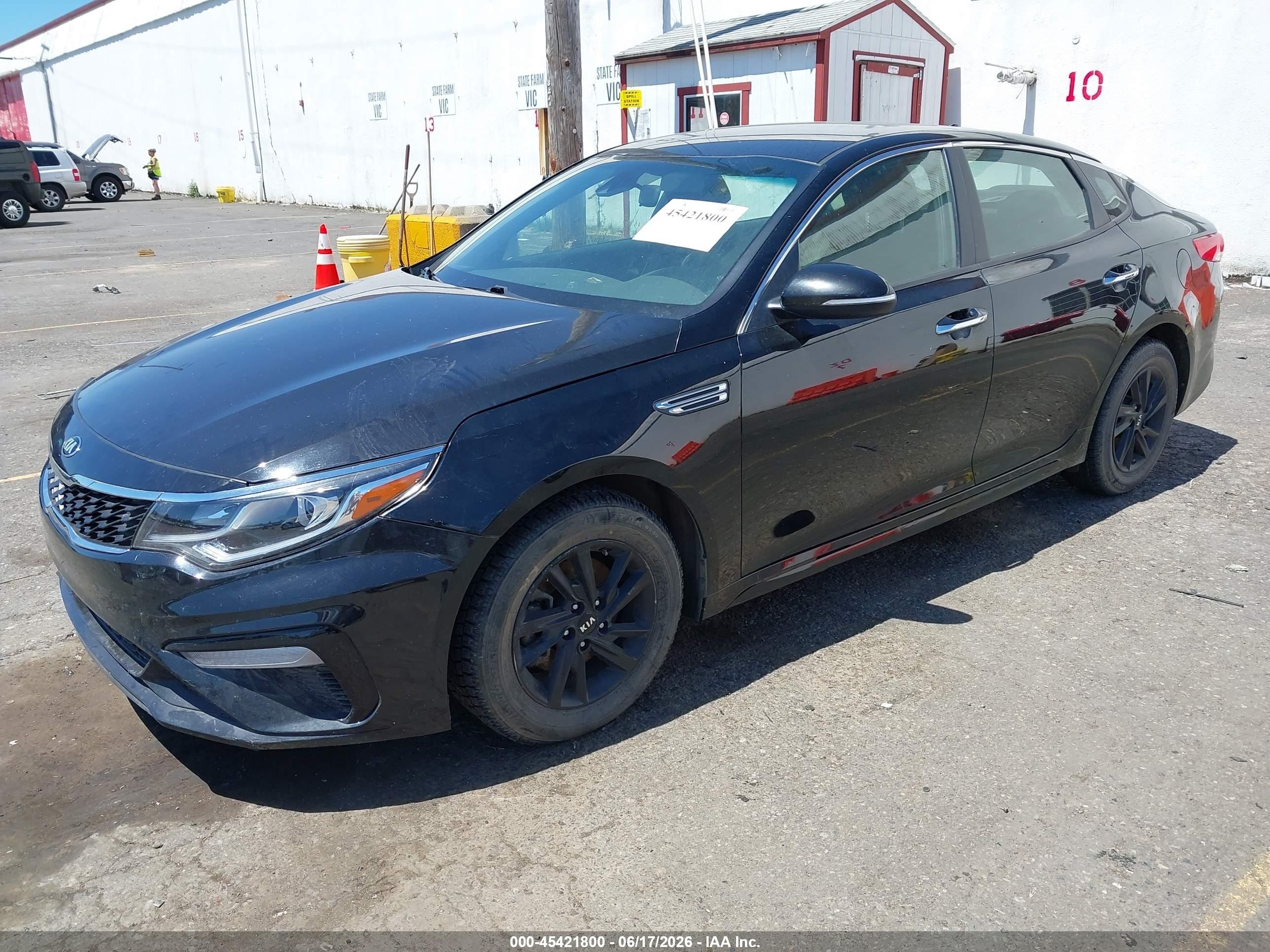 2020 Kia Optima VIN 5XXGT4L37LG411224 IAAI salvage auction — Side, Salvage (Oregon), sold $1,950 on 2026-07-02 (photo 2)