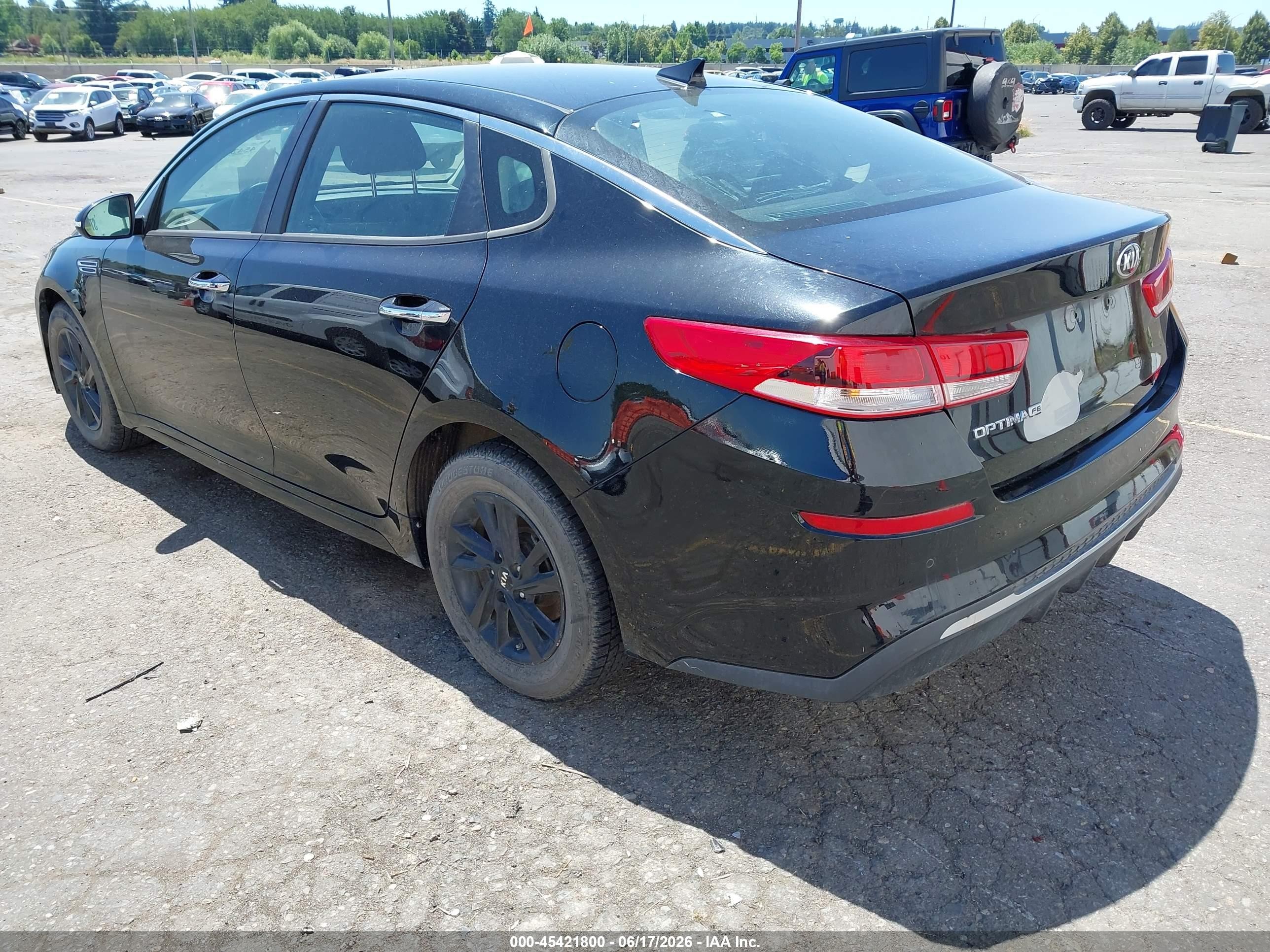 2020 Kia Optima VIN 5XXGT4L37LG411224 IAAI salvage auction — Side, Salvage (Oregon), sold $1,950 on 2026-07-02 (photo 3)