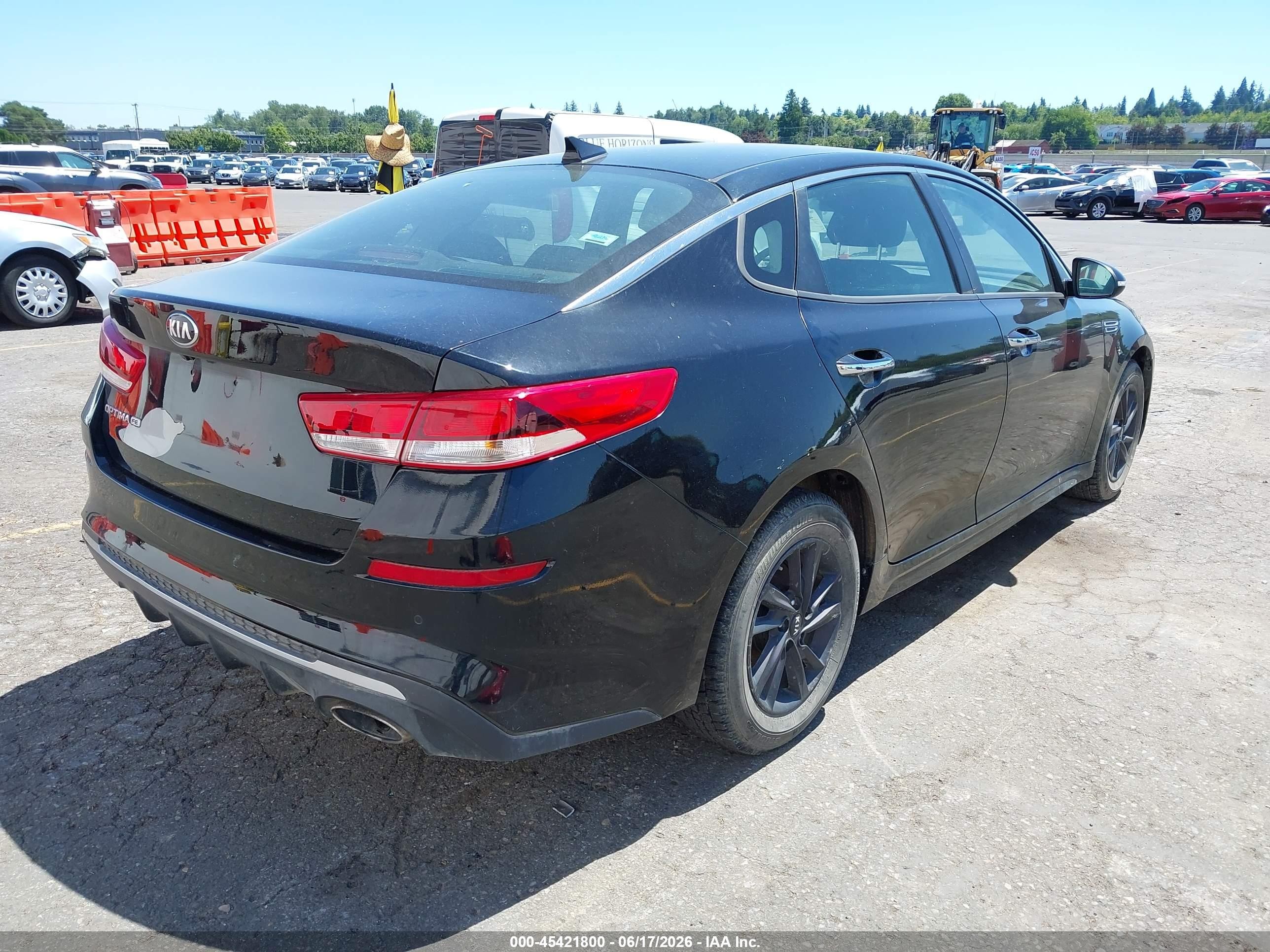 2020 Kia Optima VIN 5XXGT4L37LG411224 IAAI salvage auction — Side, Salvage (Oregon), sold $1,950 on 2026-07-02 (photo 4)