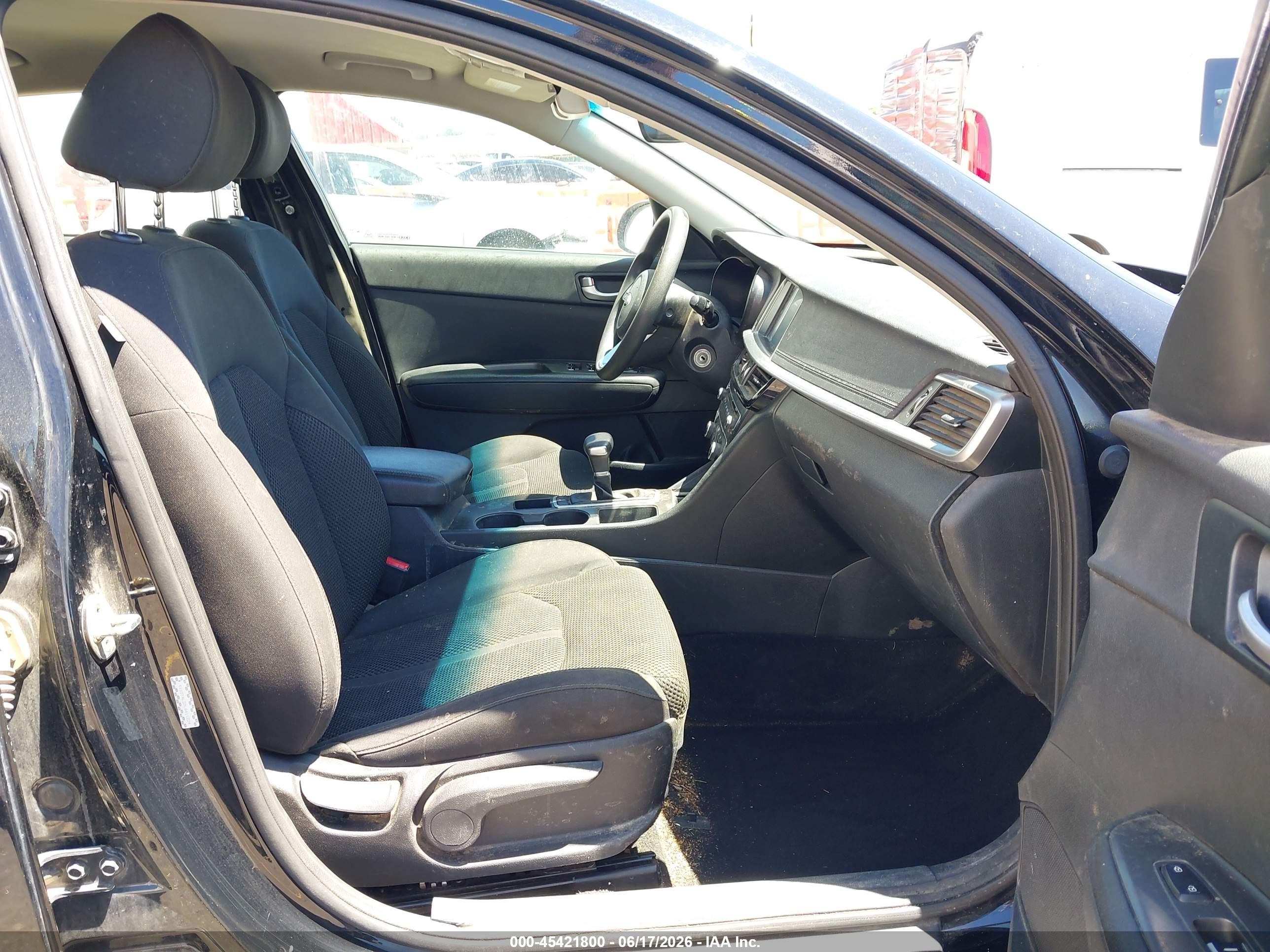2020 Kia Optima VIN 5XXGT4L37LG411224 IAAI salvage auction — Side, Salvage (Oregon), sold $1,950 on 2026-07-02 (photo 5)
