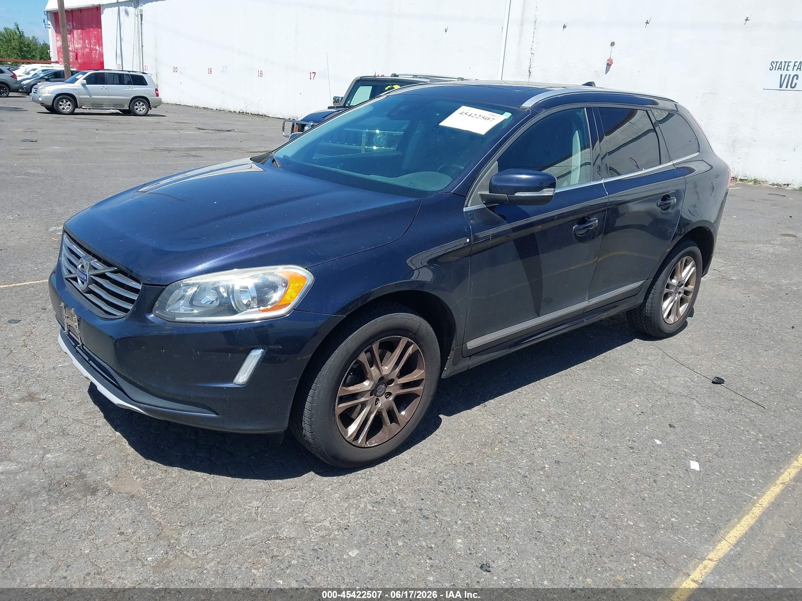 2016 Volvo XC60 VIN YV440MDK8G2837921 IAAI salvage auction — Normal Wear, Clear-Dealer Only (Oregon), sold $975 on 2026-07-09 (photo 2)