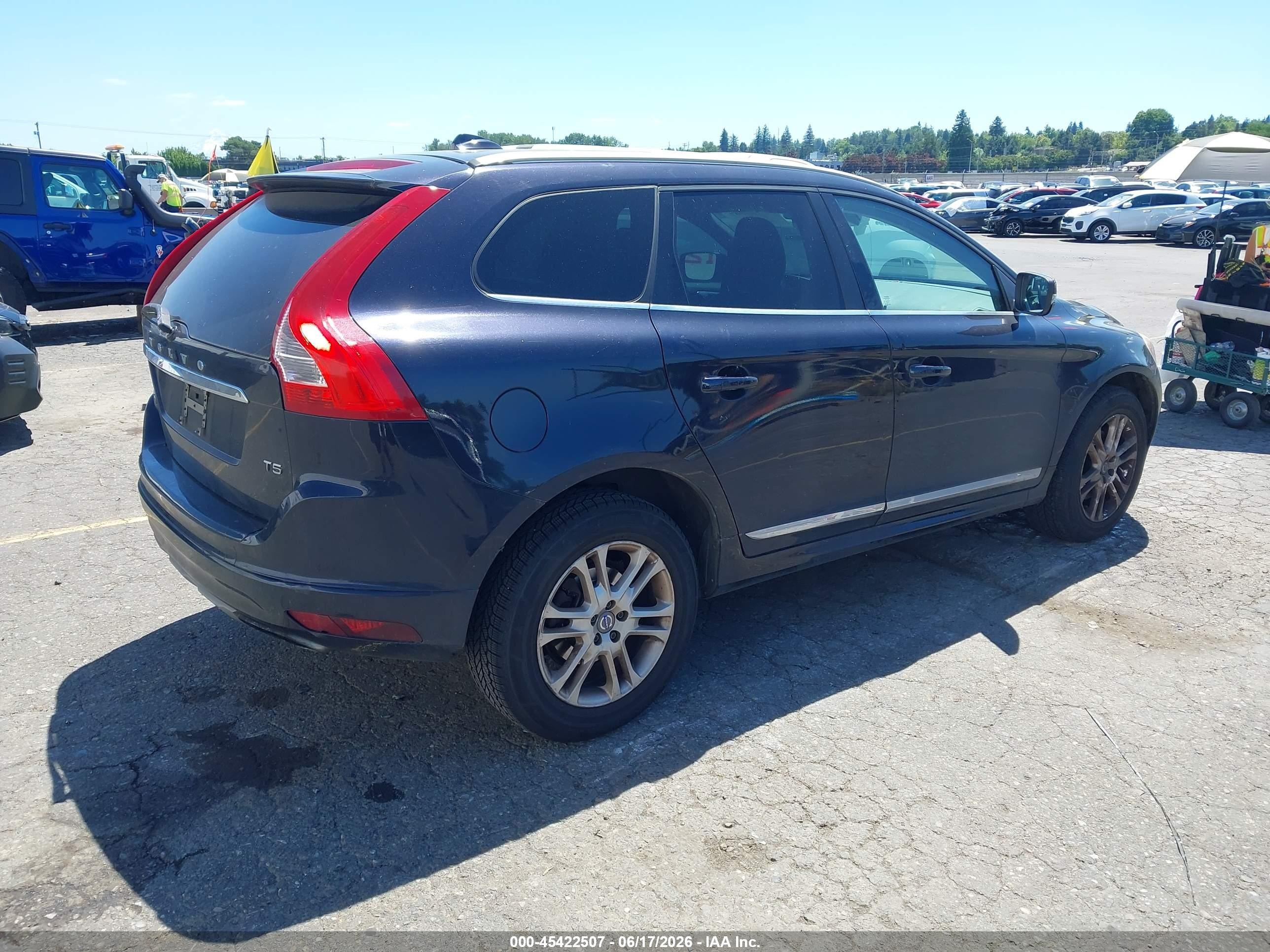 2016 Volvo XC60 VIN YV440MDK8G2837921 IAAI salvage auction — Normal Wear, Clear-Dealer Only (Oregon), sold $975 on 2026-07-09 (photo 4)
