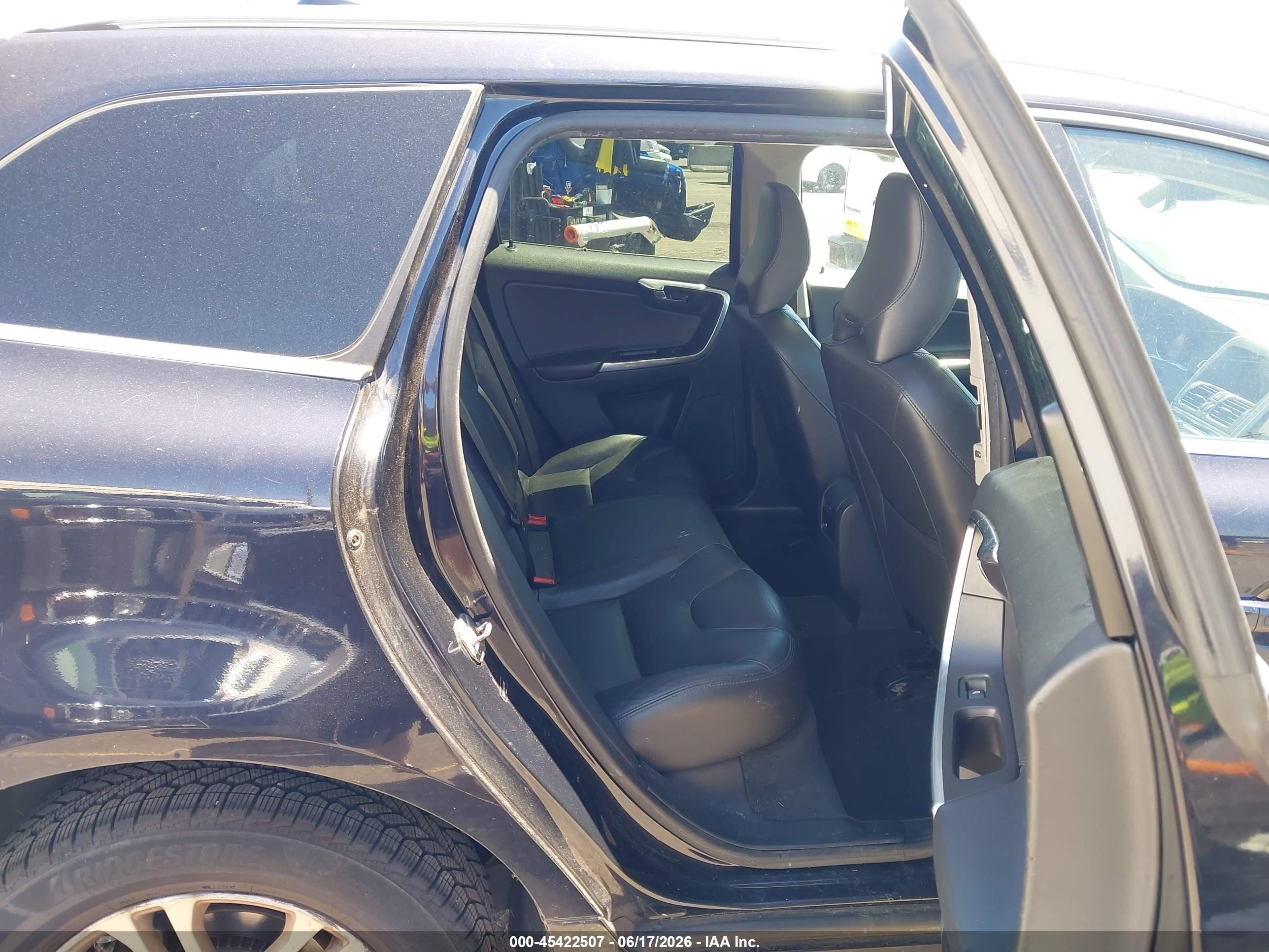 2016 Volvo XC60 VIN YV440MDK8G2837921 IAAI salvage auction — Normal Wear, Clear-Dealer Only (Oregon), sold $975 on 2026-07-09 (photo 8)