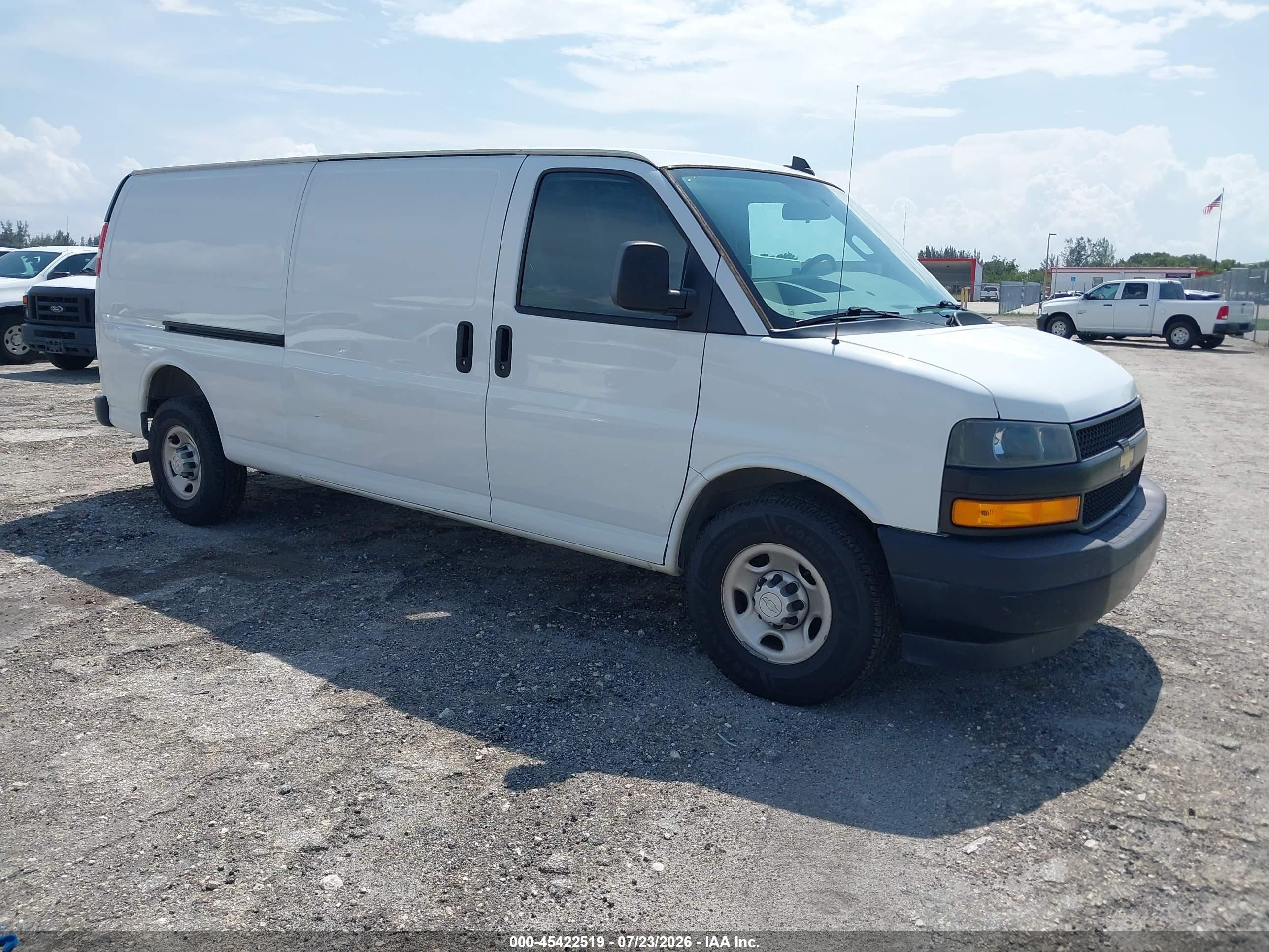 2018 Chevrolet Express 3500 VIN 1GCZGHFG9J1300685 — IAAI salvage auction photo