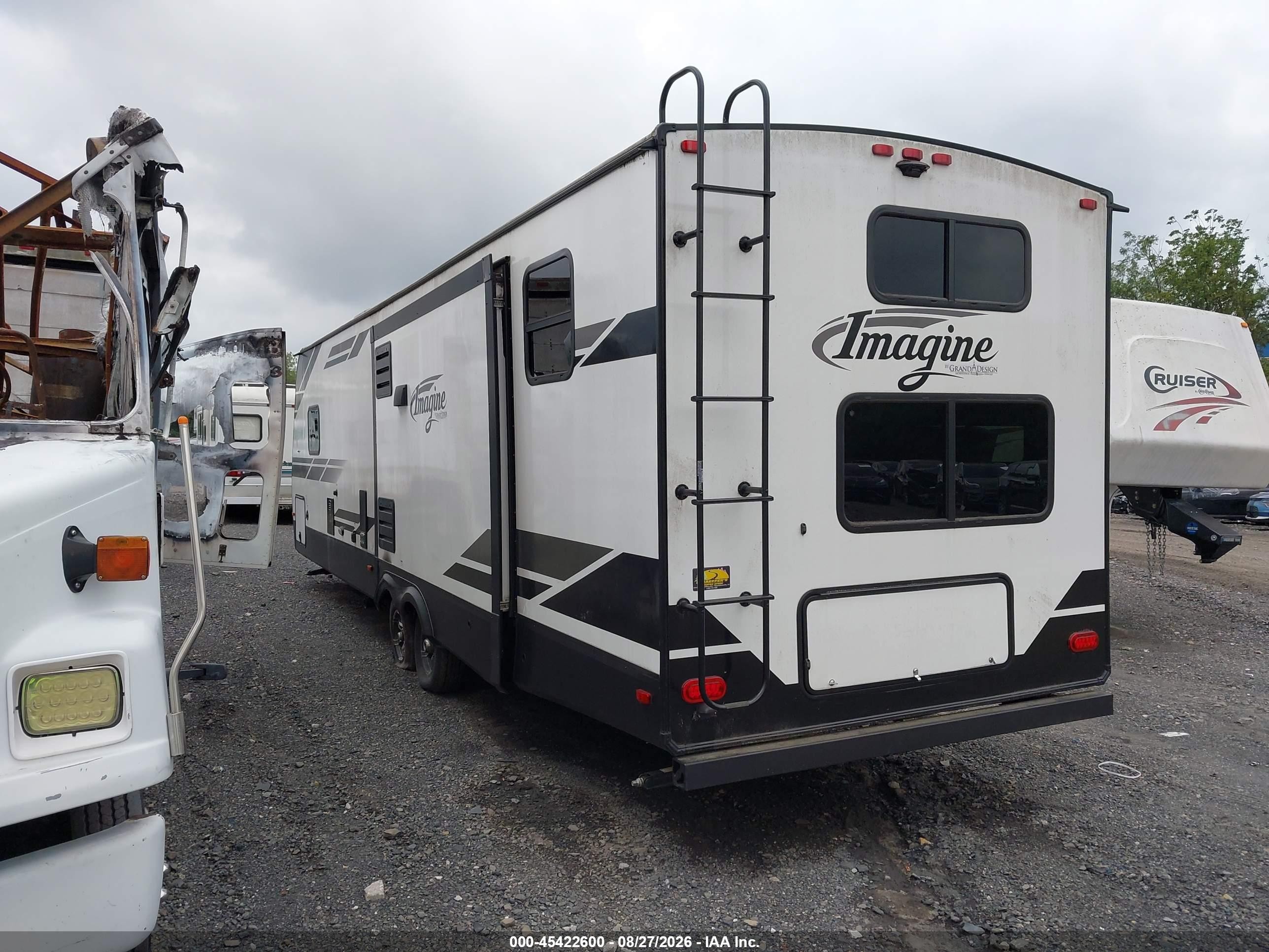 2021 Grand Design Imagine VIN 573TE3723M6629853 IAAI salvage auction — Side, Salvage (Pennsylvania), sold $5,400 on 2026-09-11 (photo 3)