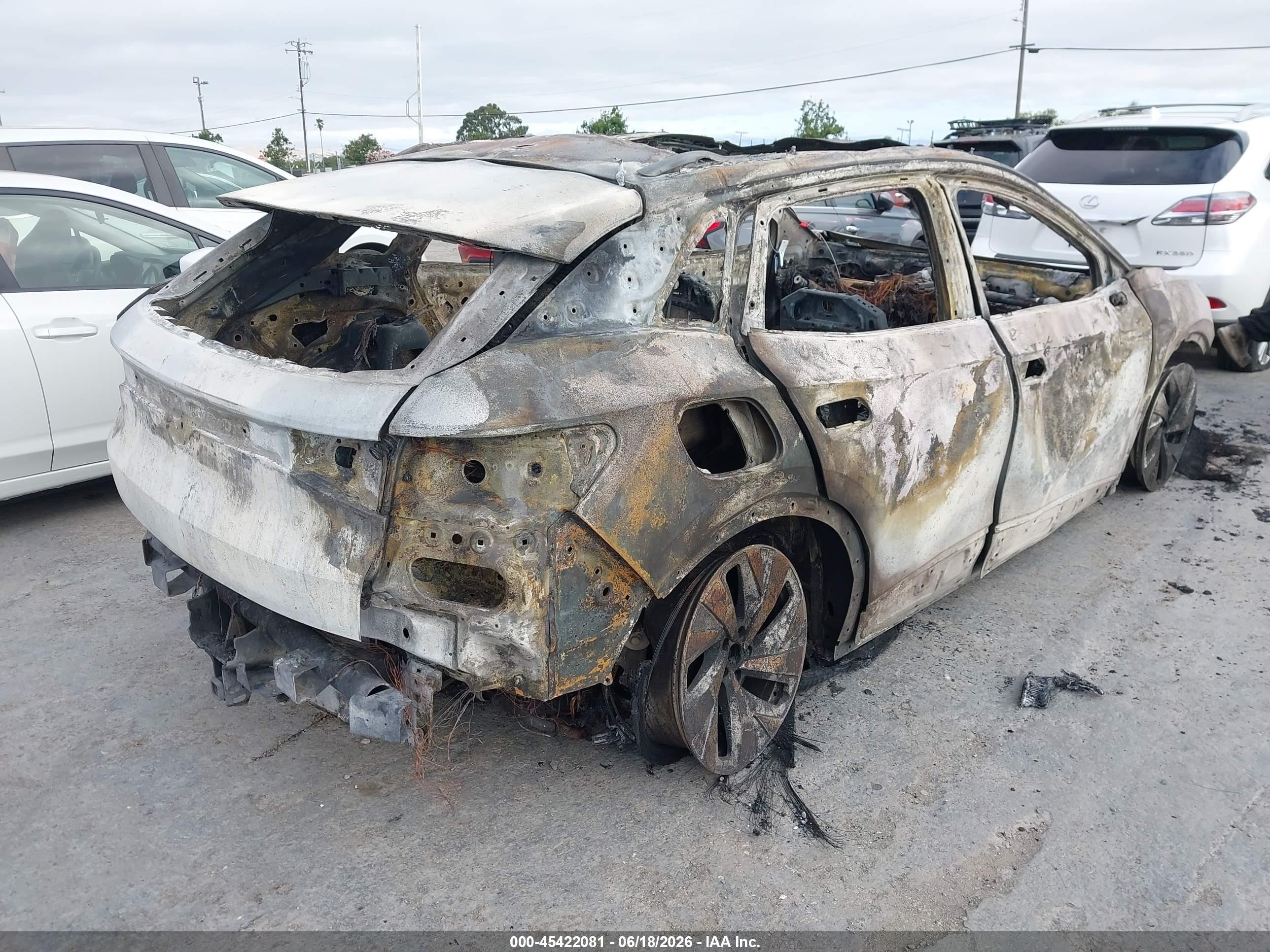 2022 Volkswagen ID.4 VIN WVGUNPE29NP041775 IAAI salvage auction — Burn, Non-Repairable (California), sold $100 on 2026-07-09 (photo 4)