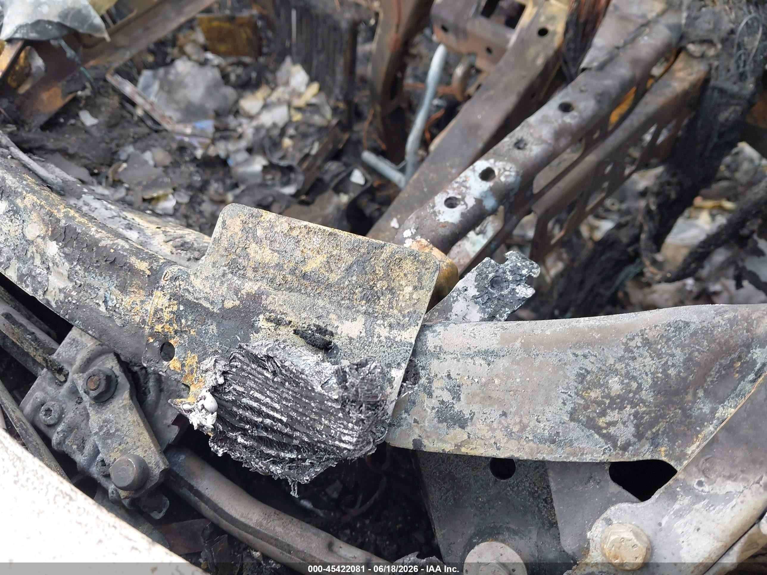 2022 Volkswagen ID.4 VIN WVGUNPE29NP041775 IAAI salvage auction — Burn, Non-Repairable (California), sold $100 on 2026-07-09 (photo 8)