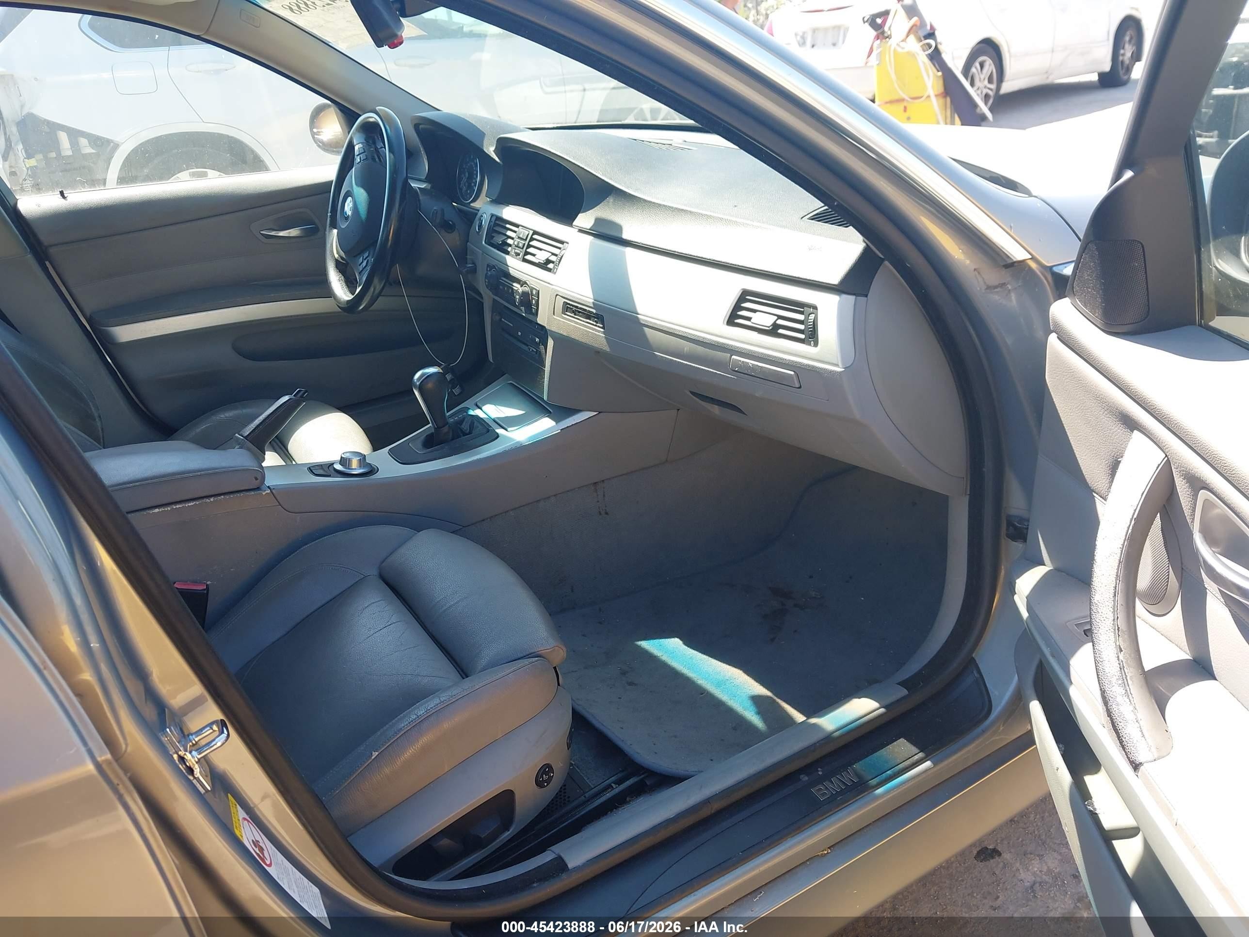 2006 BMW 3 Series VIN WBAVB33546KR72686 IAAI salvage auction — Normal Wear, Clear - Dealer Only (California), sold $375 on 2026-07-09 (photo 5)