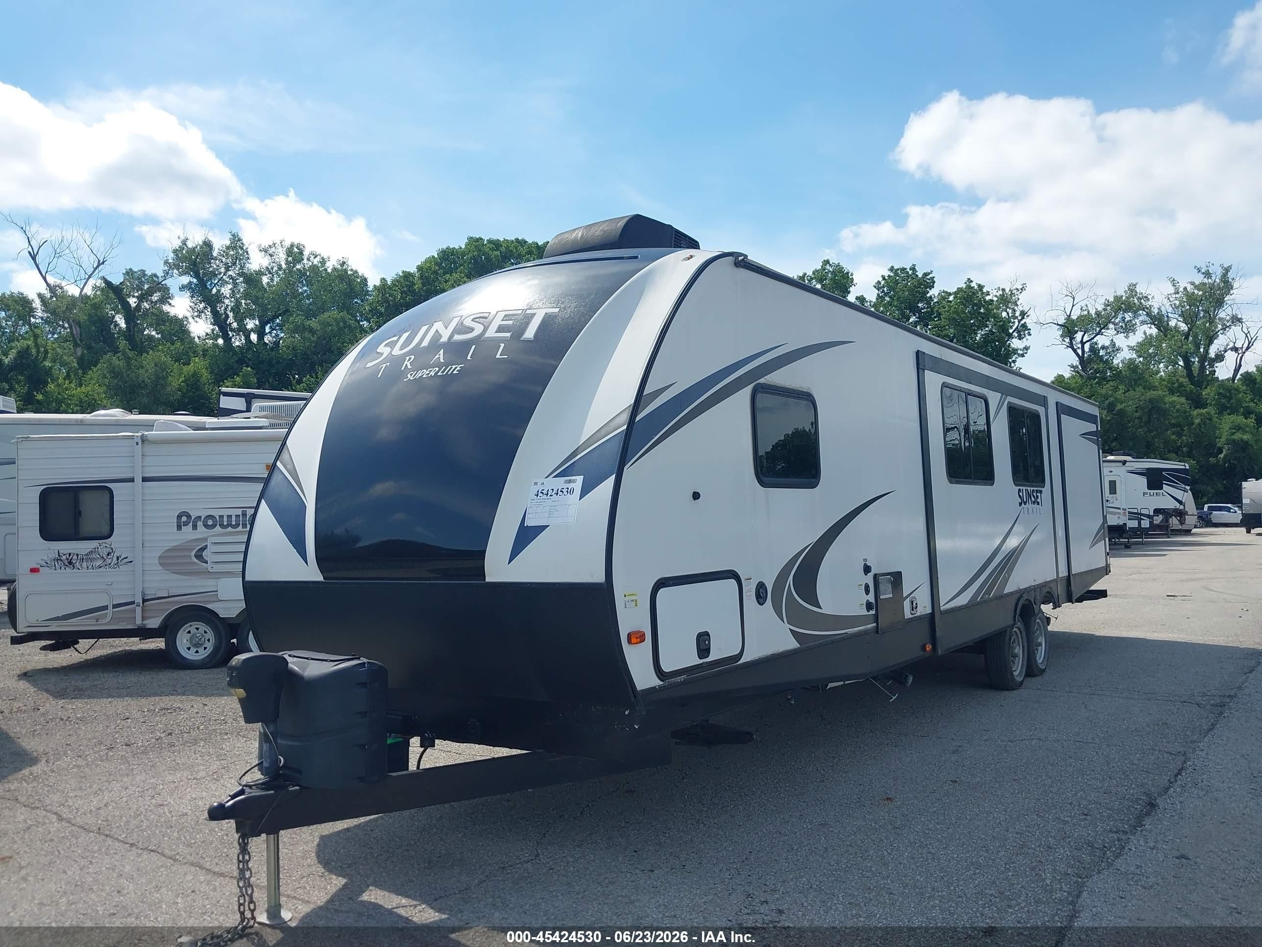 2019 Crossroads 331bh 3 sl VIN 4YDT3312XK5350602 IAAI salvage auction — Hail, Salvage (Missouri), sold $3,550 on 2026-09-02 (photo 2)