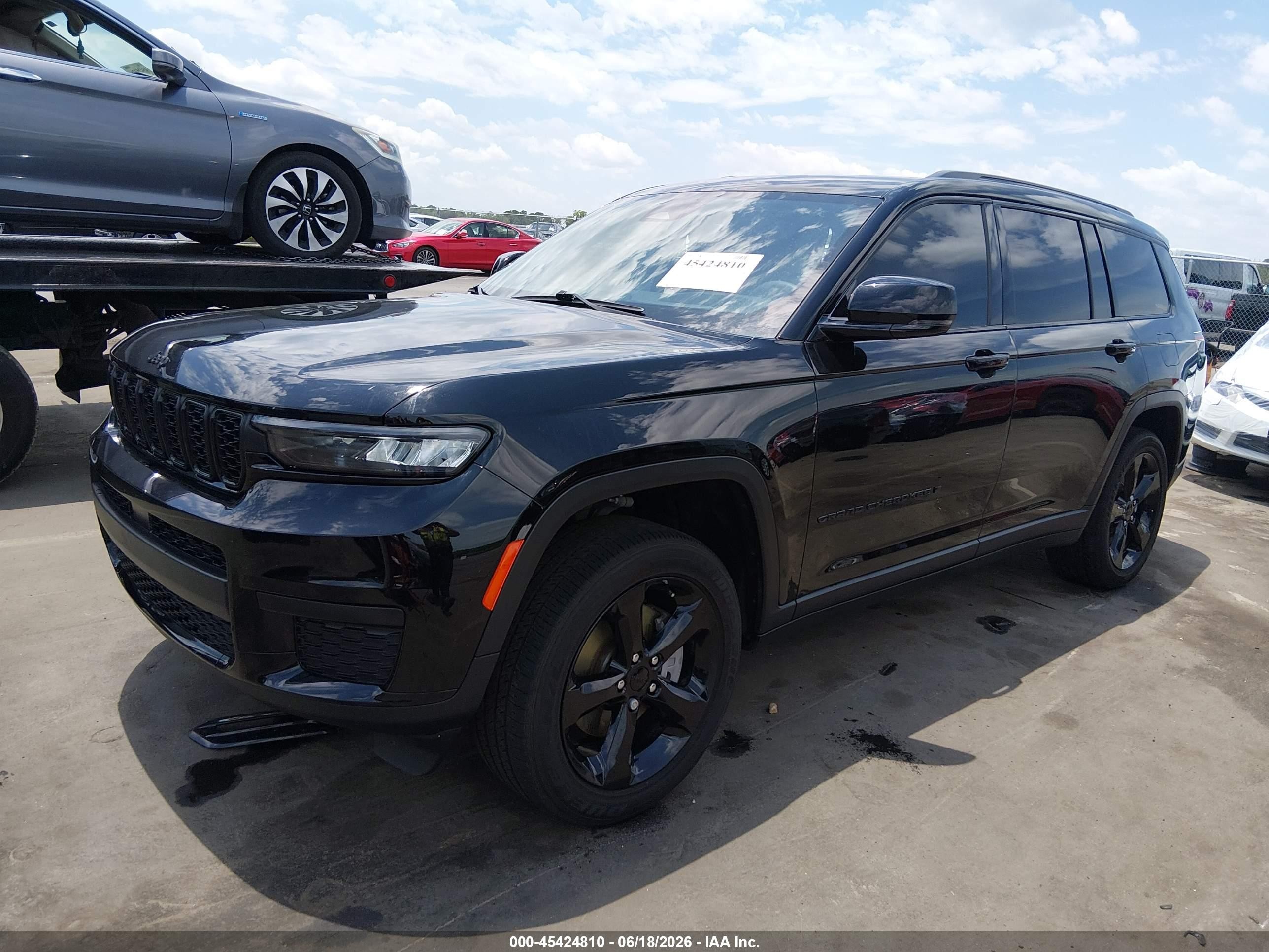 2024 Jeep Grand cherokee VIN 1C4RJJAG6R8599913 IAAI salvage auction — Side, Salvage (North Carolina), sold $10,600 on 2026-09-11 (photo 2)