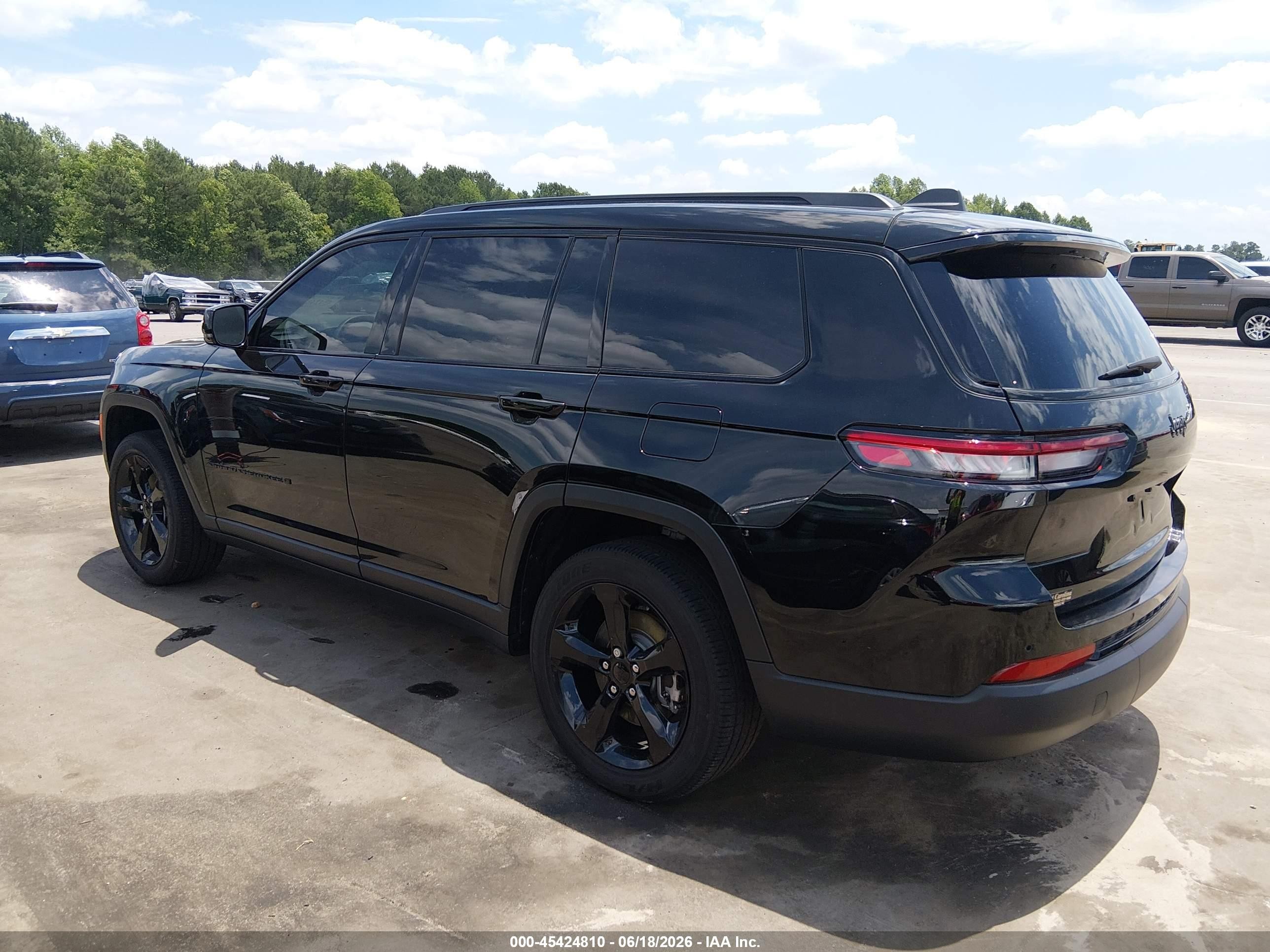 2024 Jeep Grand cherokee VIN 1C4RJJAG6R8599913 IAAI salvage auction — Side, Salvage (North Carolina), sold $10,600 on 2026-09-11 (photo 3)