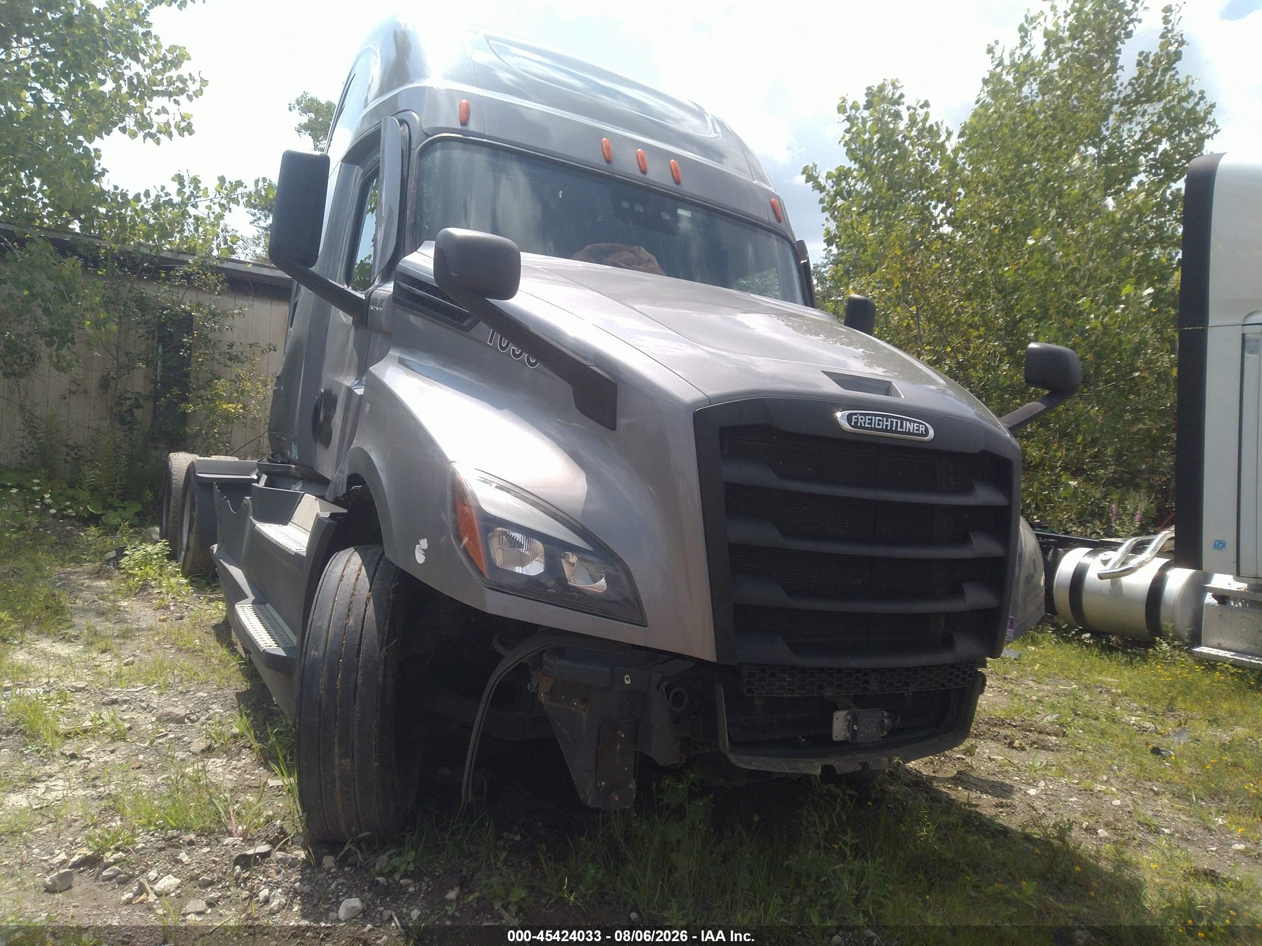 2021 Freightliner New cascadia 126 VIN 3AKJHHDR4MSMH4079 IAAI salvage auction — All Over, Salvage (Ohio), sold $7,600 on 2026-09-02 (photo 2)