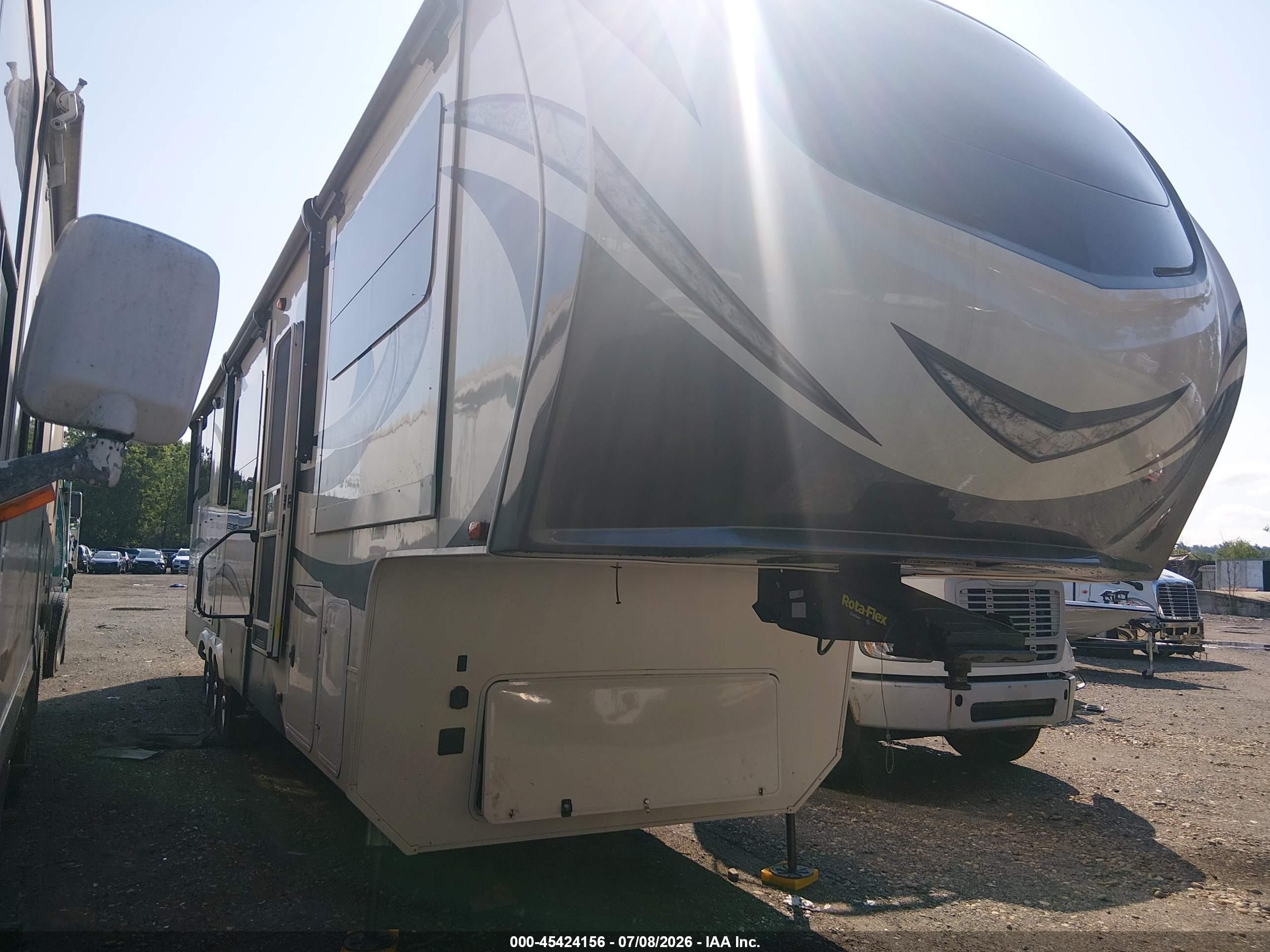 2019 Grand Design Solitude VIN 573FS4333K1112282 — IAAI salvage auction photo