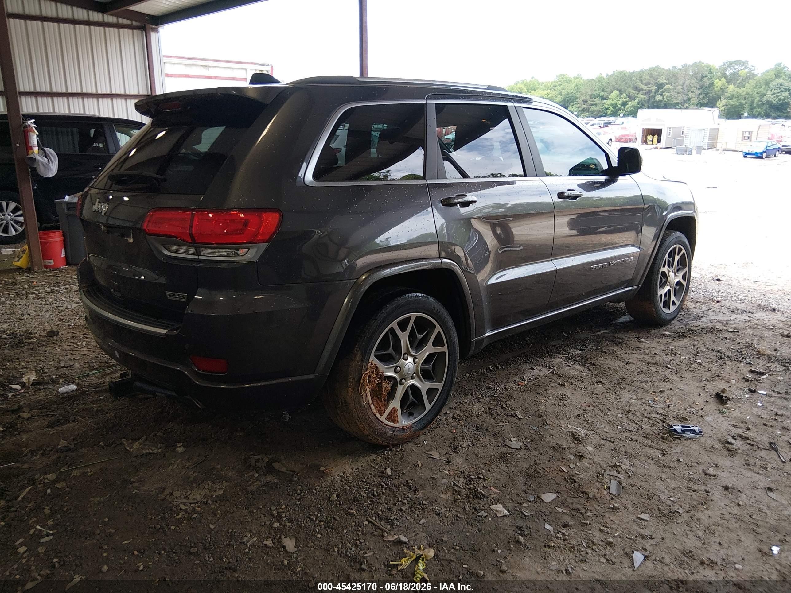 2018 Jeep Grand cherokee VIN 1C4RJEBG6JC113835 IAAI salvage auction — Side, Salvage (Georgia), sold $5,050 on 2026-09-04 (photo 4)