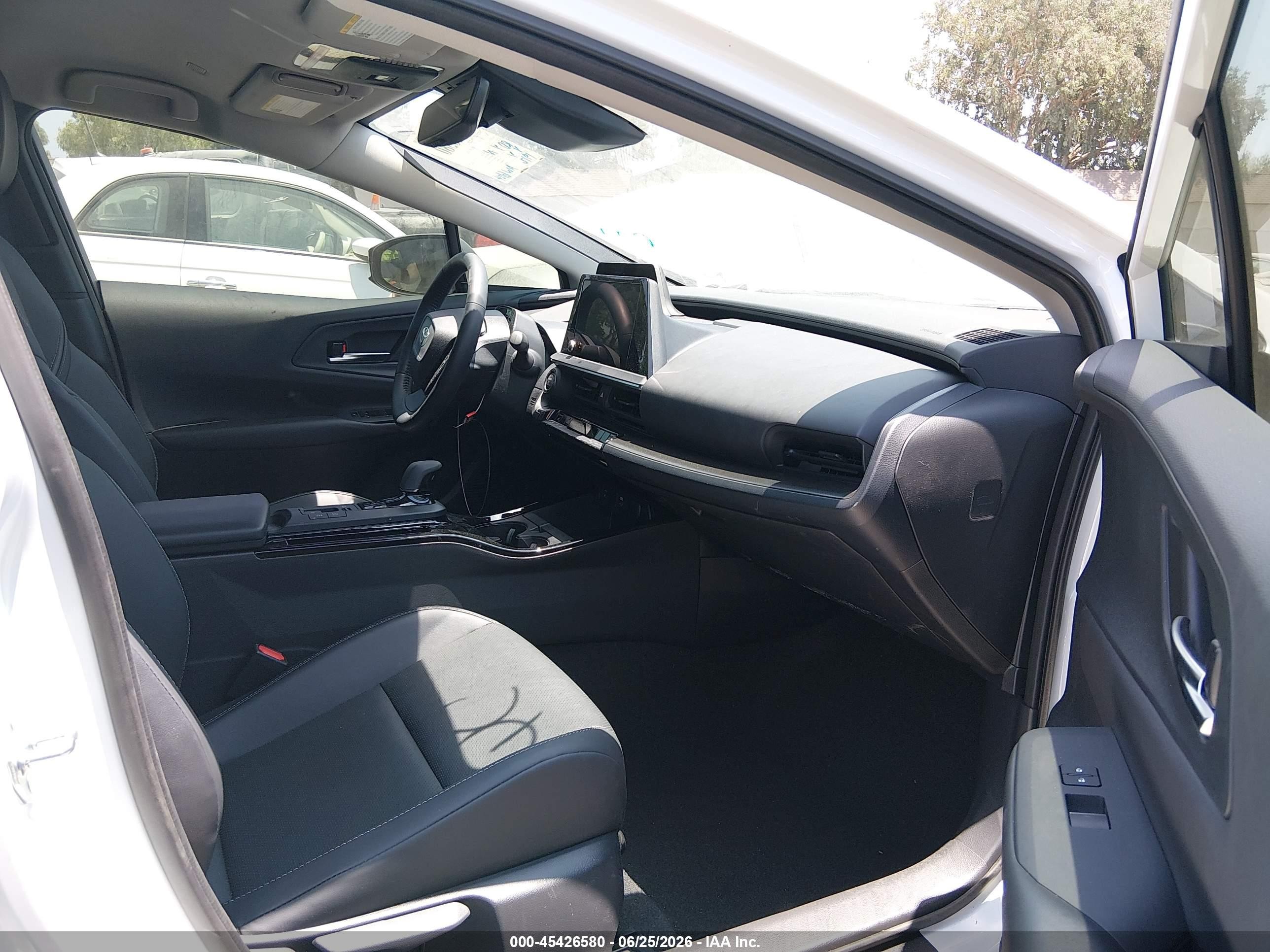 2026 Toyota Prius VIN JTDACACU5T3071553 IAAI salvage auction — Front End, Salvage (California), sold $14,100 on 2026-08-30 (photo 5)