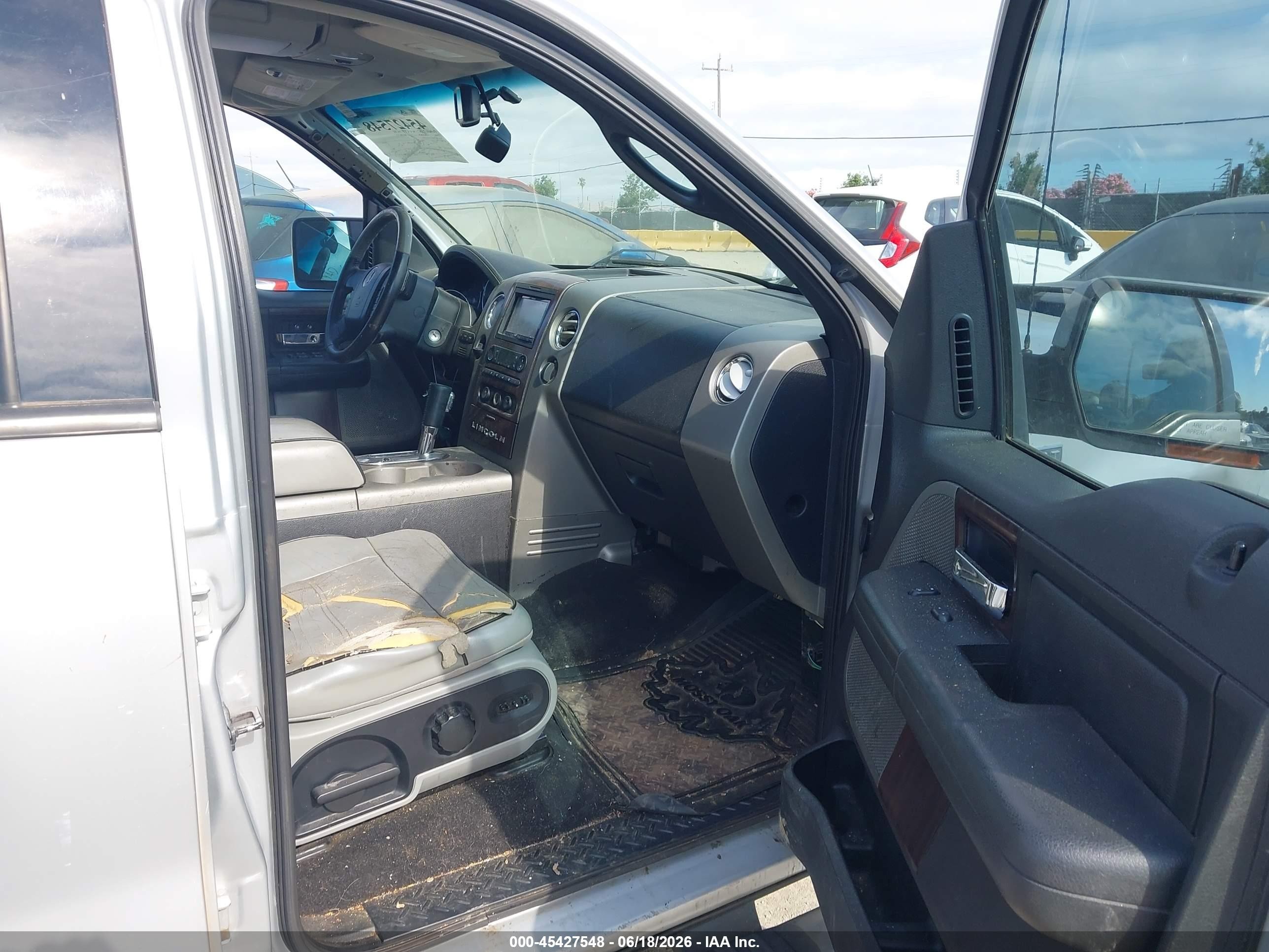 2006 Lincoln Mark Series VIN 5LTPW16526FJ22383 IAAI salvage auction — Normal Wear, Clear - Dealer Only (California), sold $650 on 2026-07-09 (photo 5)