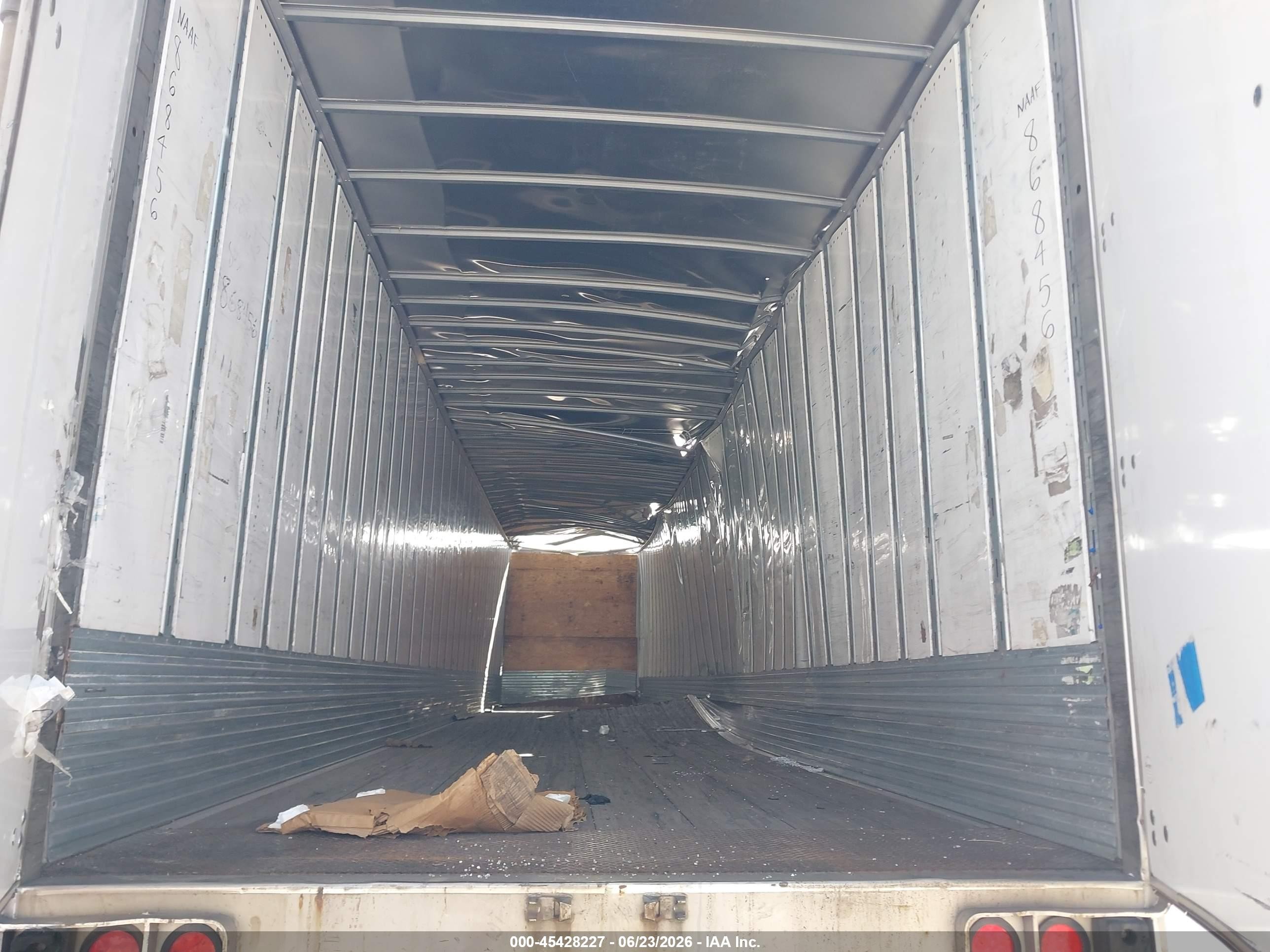 2020 Utility Trailer Mfg Utility Trailer Mfg VIN 1UYVS2538L7802811 IAAI salvage auction — All Over, Certificate Of Destruction (Florida), sold $25 on 2026-10-07 (photo 5)