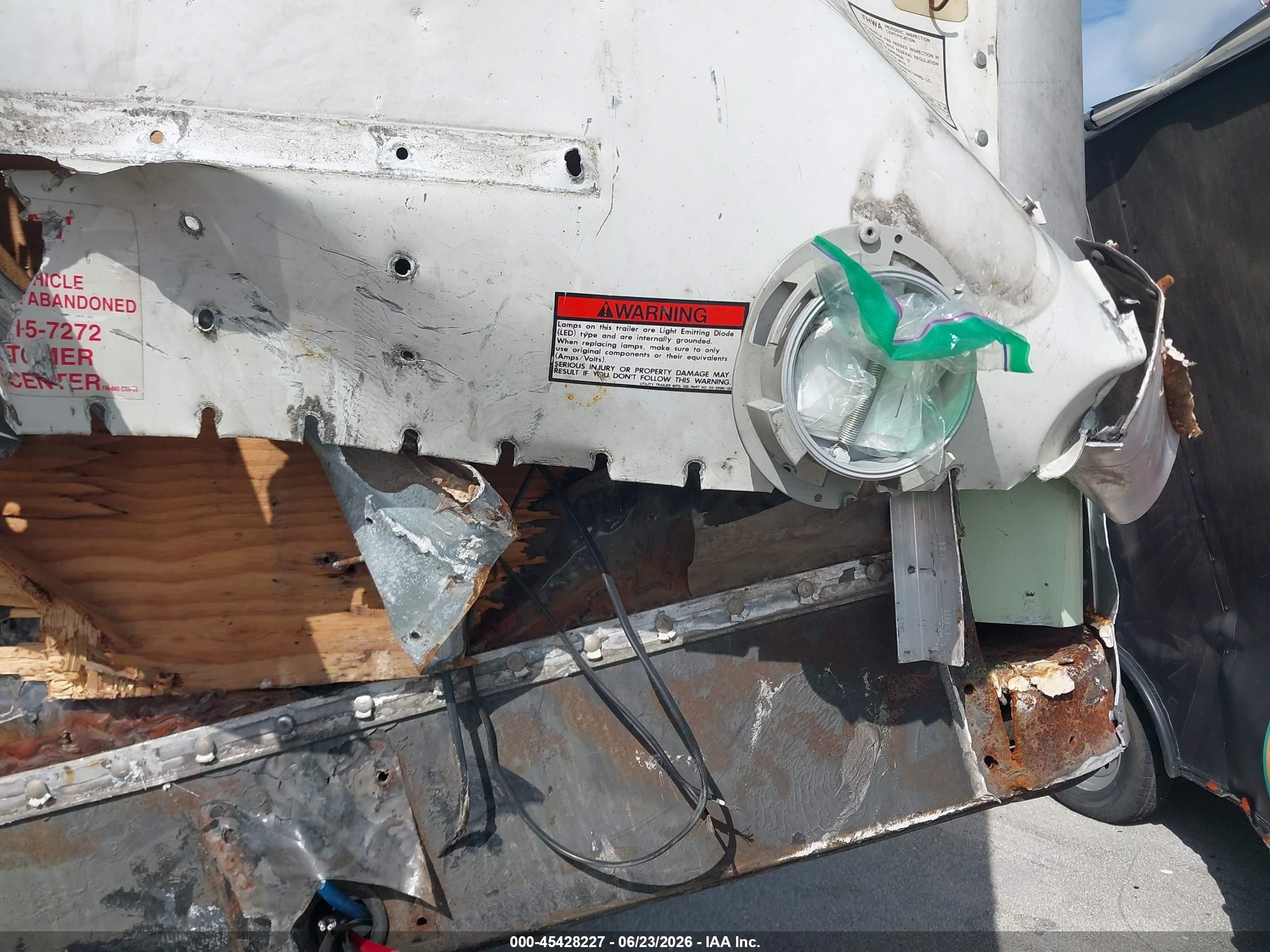 2020 Utility Trailer Mfg Utility Trailer Mfg VIN 1UYVS2538L7802811 IAAI salvage auction — All Over, Certificate Of Destruction (Florida), sold $25 on 2026-10-07 (photo 7)