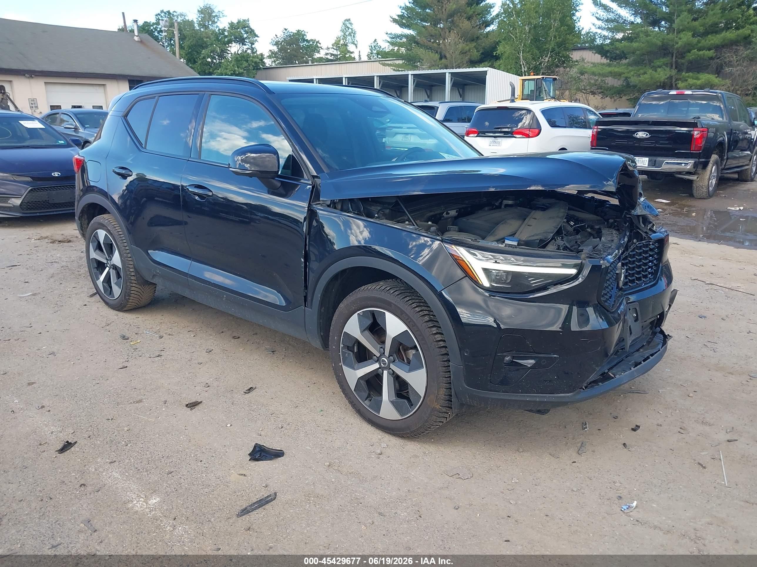 2025 Volvo XC40 VIN YV4L12UC9S2476603 — IAAI salvage auction photo