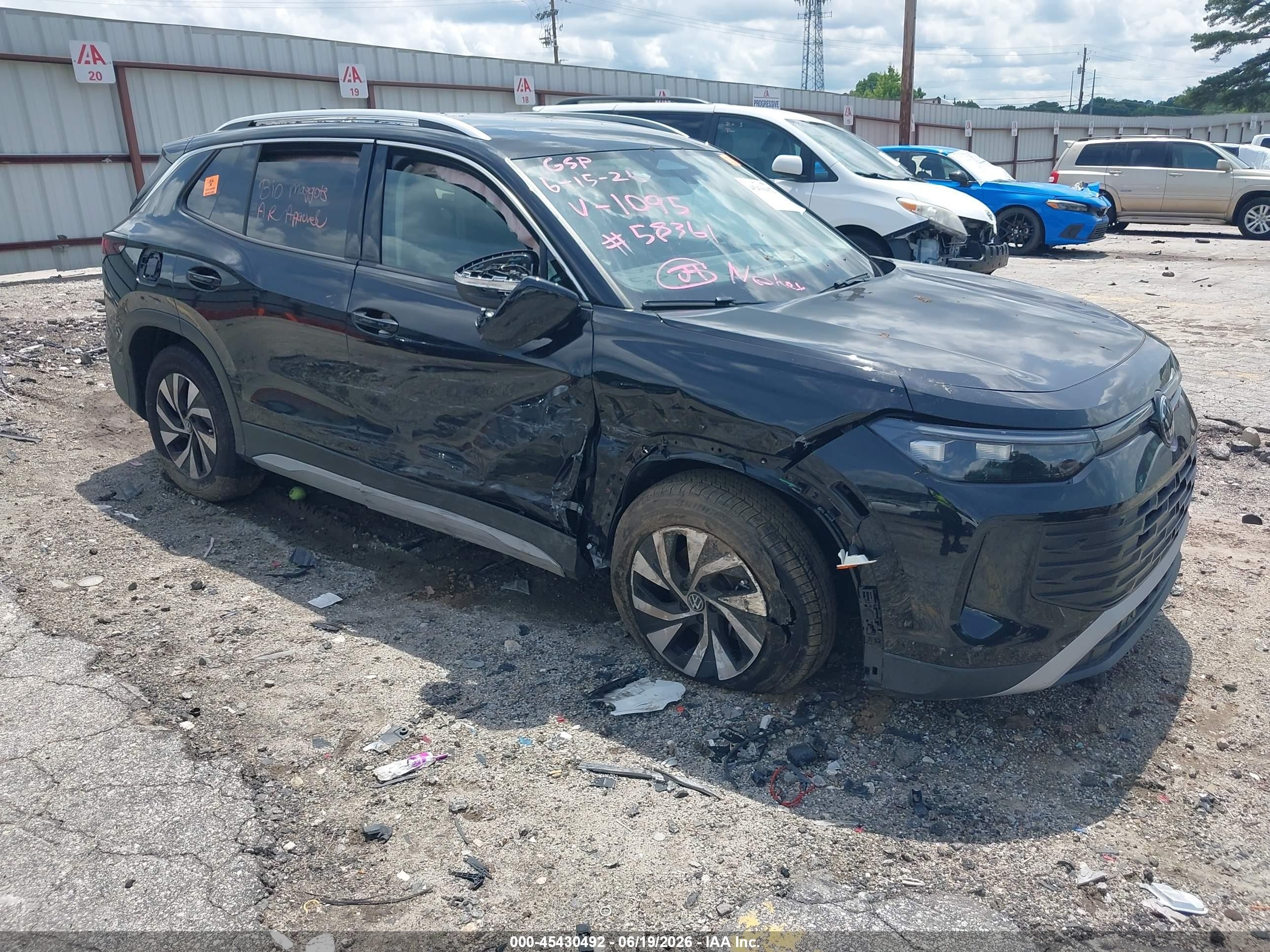 2026 Volkswagen Tiguan VIN 3VVCR7RM0TM091095 IAAI salvage auction — Side, Salvage (Georgia), sold $8,450 on 2026-09-09 (photo 1)