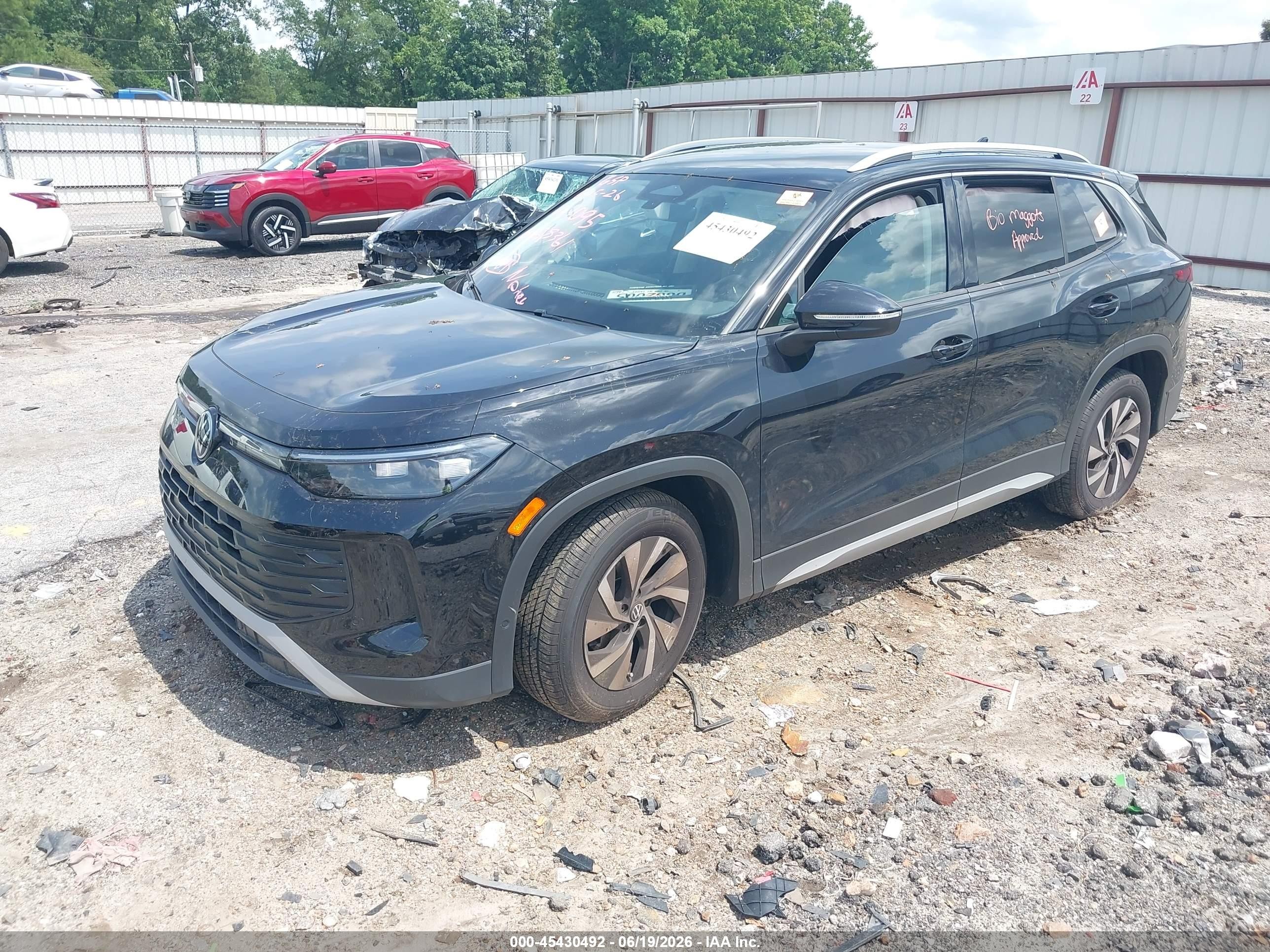 2026 Volkswagen Tiguan VIN 3VVCR7RM0TM091095 IAAI salvage auction — Side, Salvage (Georgia), sold $8,450 on 2026-09-09 (photo 2)
