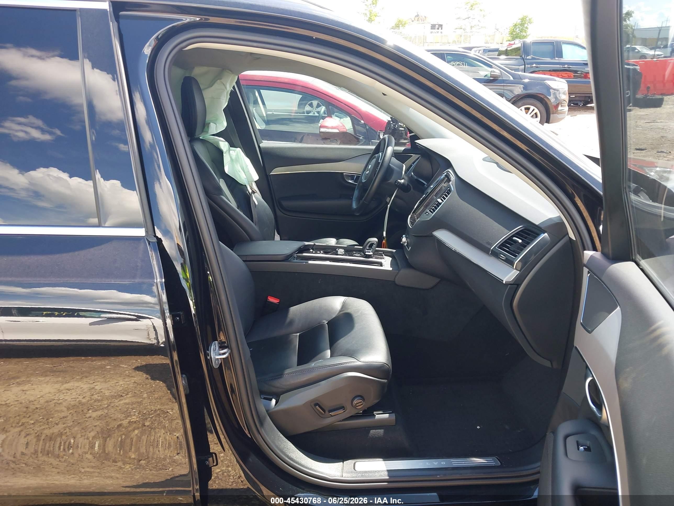 2024 Volvo Xc90 VIN YV4L12PK8R1159124 IAAI salvage auction — Side, Salvage (Illinois), sold $10,650 on 2026-09-09 (photo 5)