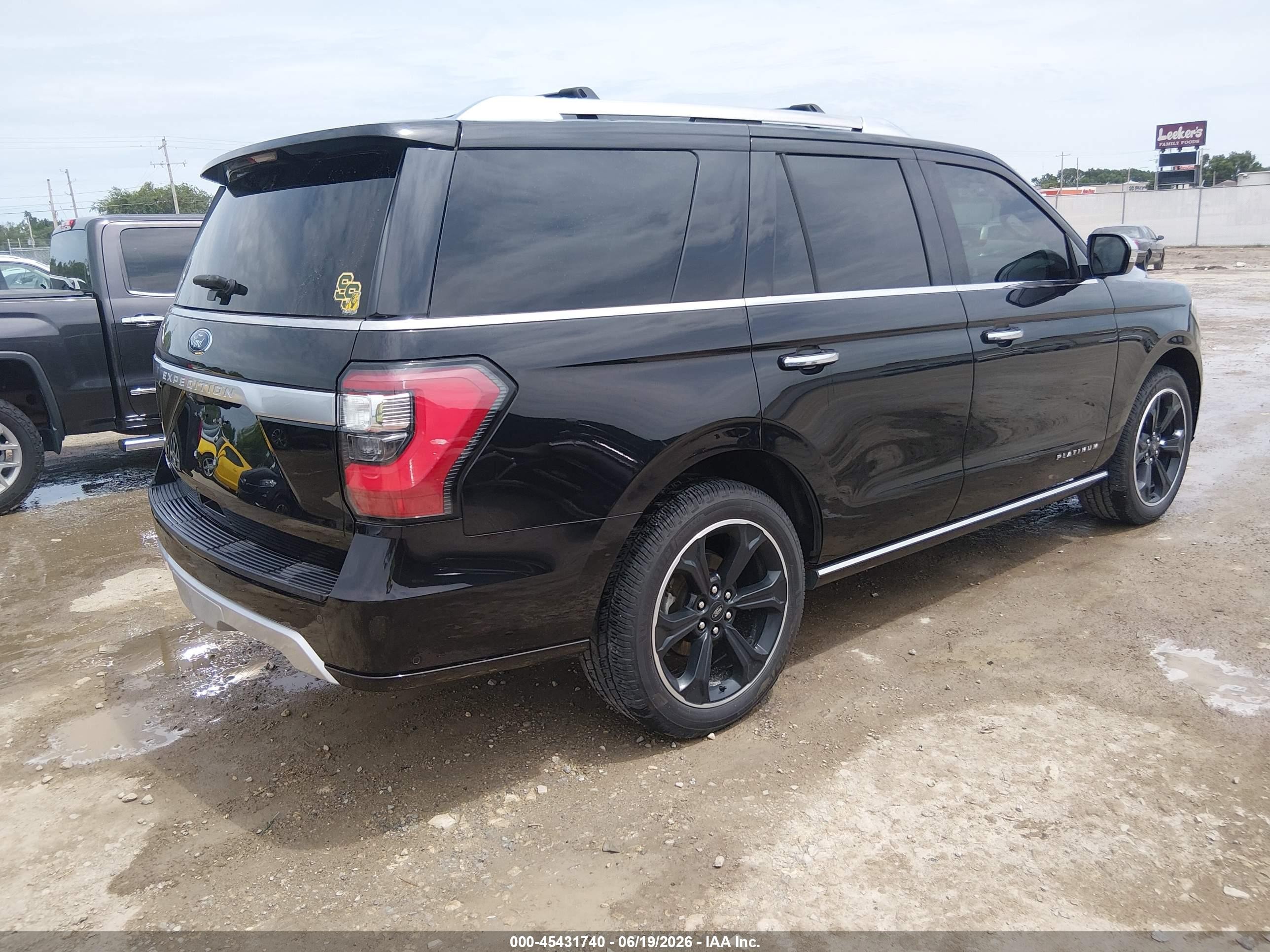 2019 Ford Expedition VIN 1FMJU1MT1KEA38048 IAAI salvage auction — Hail, Salvage (Kansas), sold $9,550 on 2026-09-04 (photo 4)