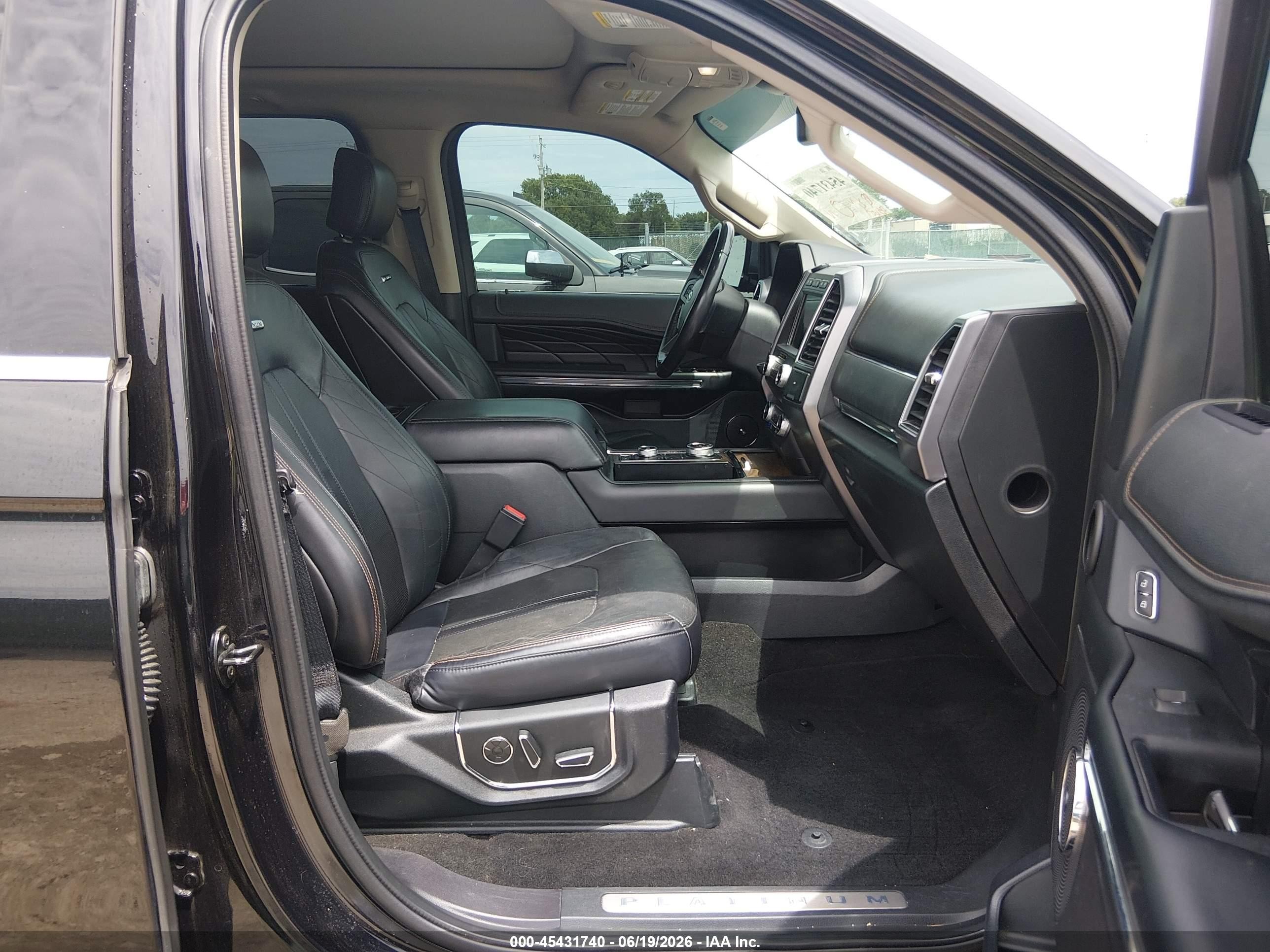 2019 Ford Expedition VIN 1FMJU1MT1KEA38048 IAAI salvage auction — Hail, Salvage (Kansas), sold $9,550 on 2026-09-04 (photo 5)