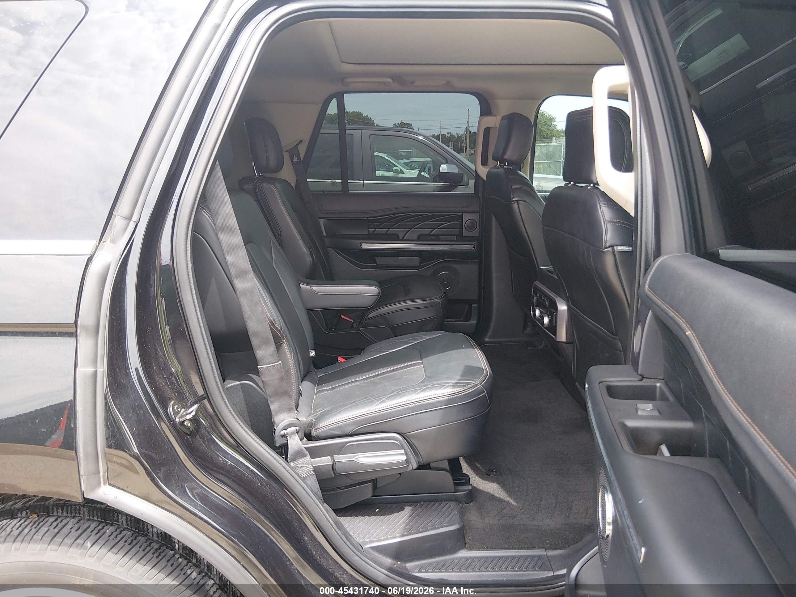 2019 Ford Expedition VIN 1FMJU1MT1KEA38048 IAAI salvage auction — Hail, Salvage (Kansas), sold $9,550 on 2026-09-04 (photo 8)