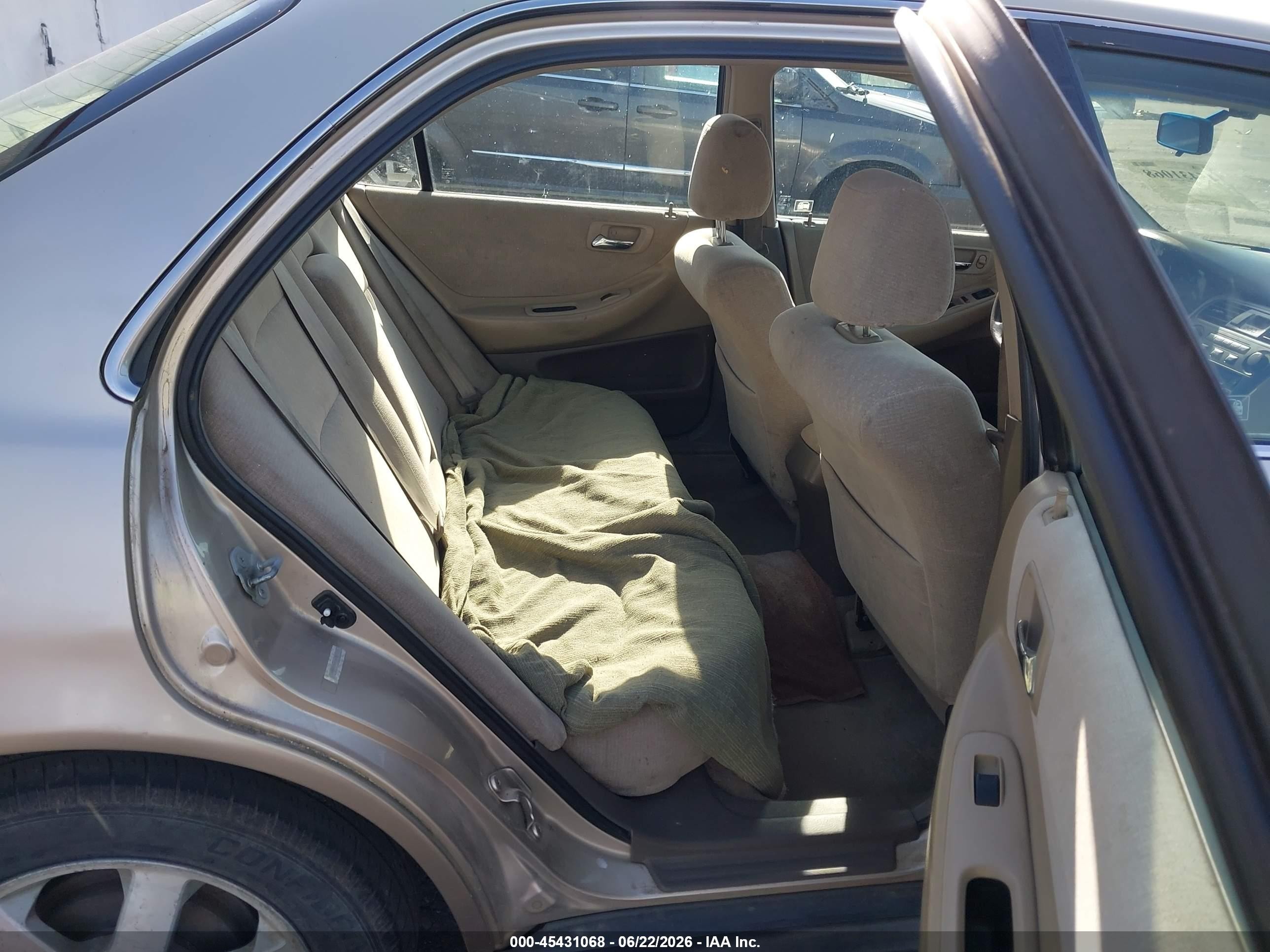 2001 Honda Accord VIN JHMCG56451C007511 IAAI salvage auction — Normal Wear, Clear (Oregon), sold $100 on 2026-07-09 (photo 8)