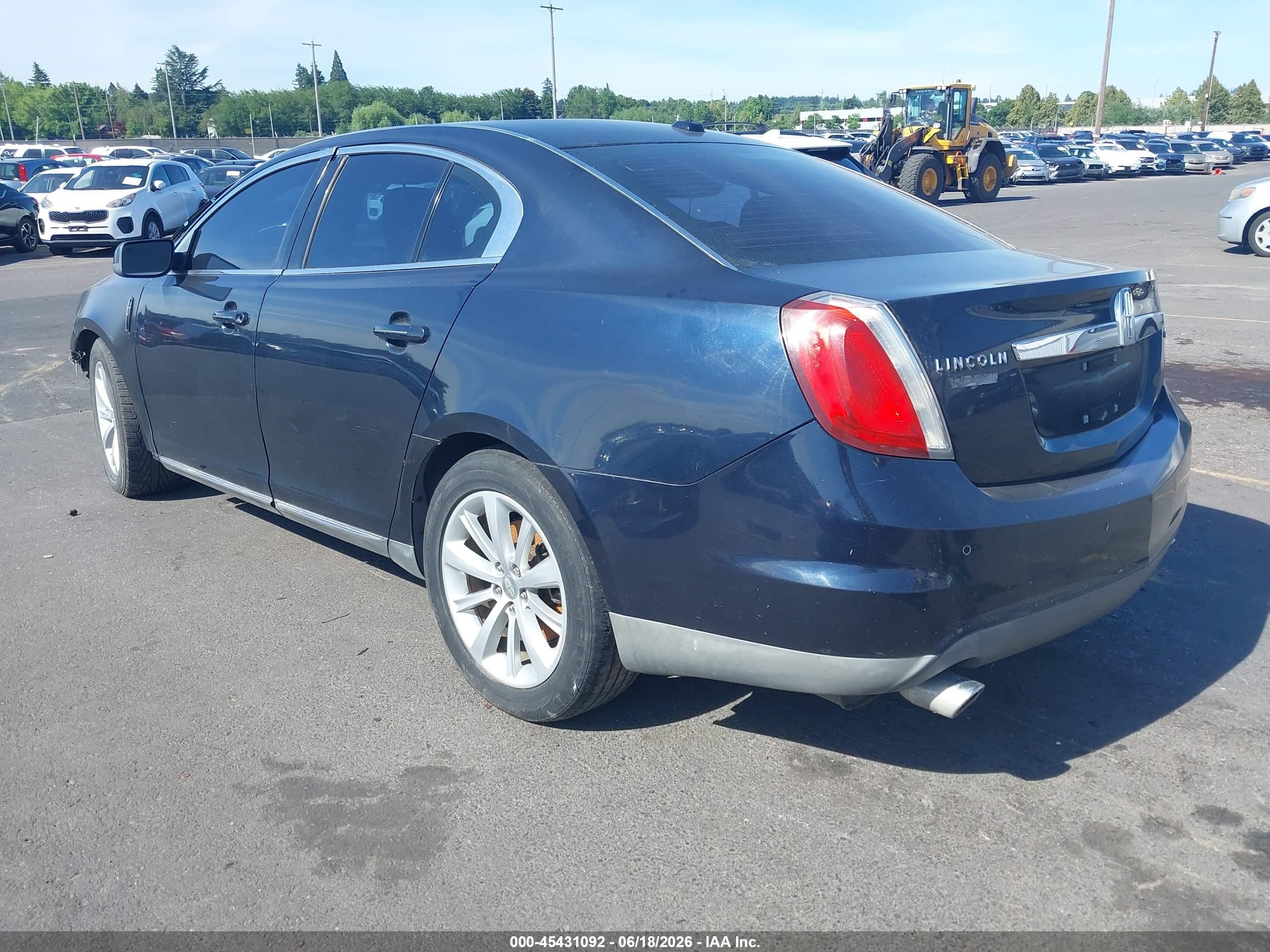 2009 Lincoln MKS VIN 1LNHM94RX9G608922 IAAI salvage auction — Front & Rear, Salvage (Oregon), sold $325 on 2026-07-09 (photo 3)