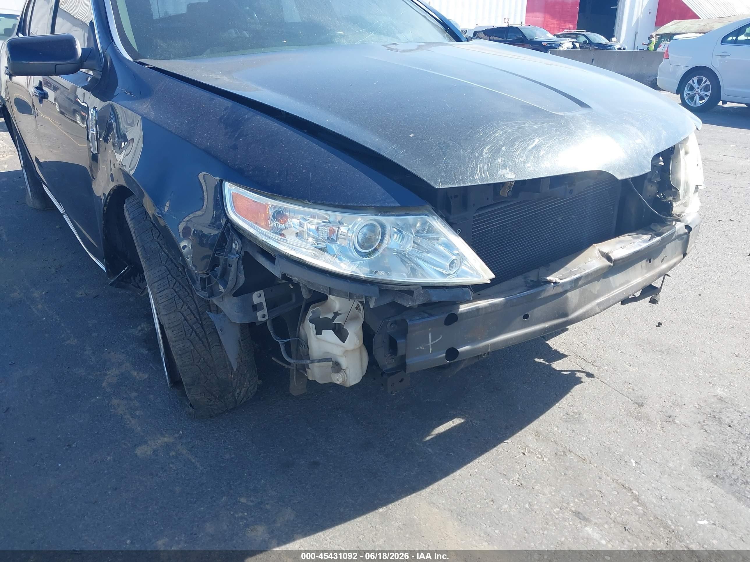 2009 Lincoln MKS VIN 1LNHM94RX9G608922 IAAI salvage auction — Front & Rear, Salvage (Oregon), sold $325 on 2026-07-09 (photo 6)