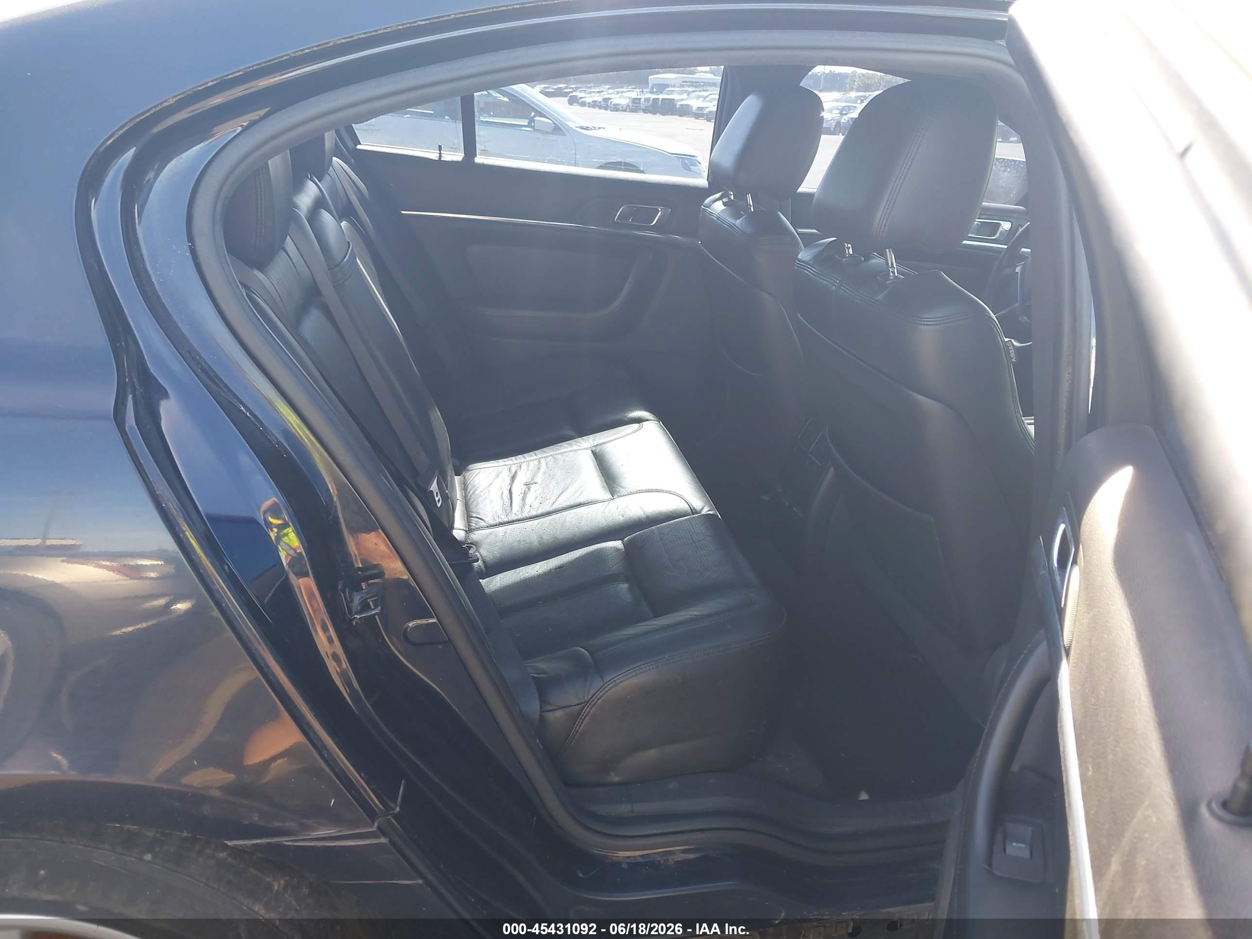 2009 Lincoln MKS VIN 1LNHM94RX9G608922 IAAI salvage auction — Front & Rear, Salvage (Oregon), sold $325 on 2026-07-09 (photo 8)