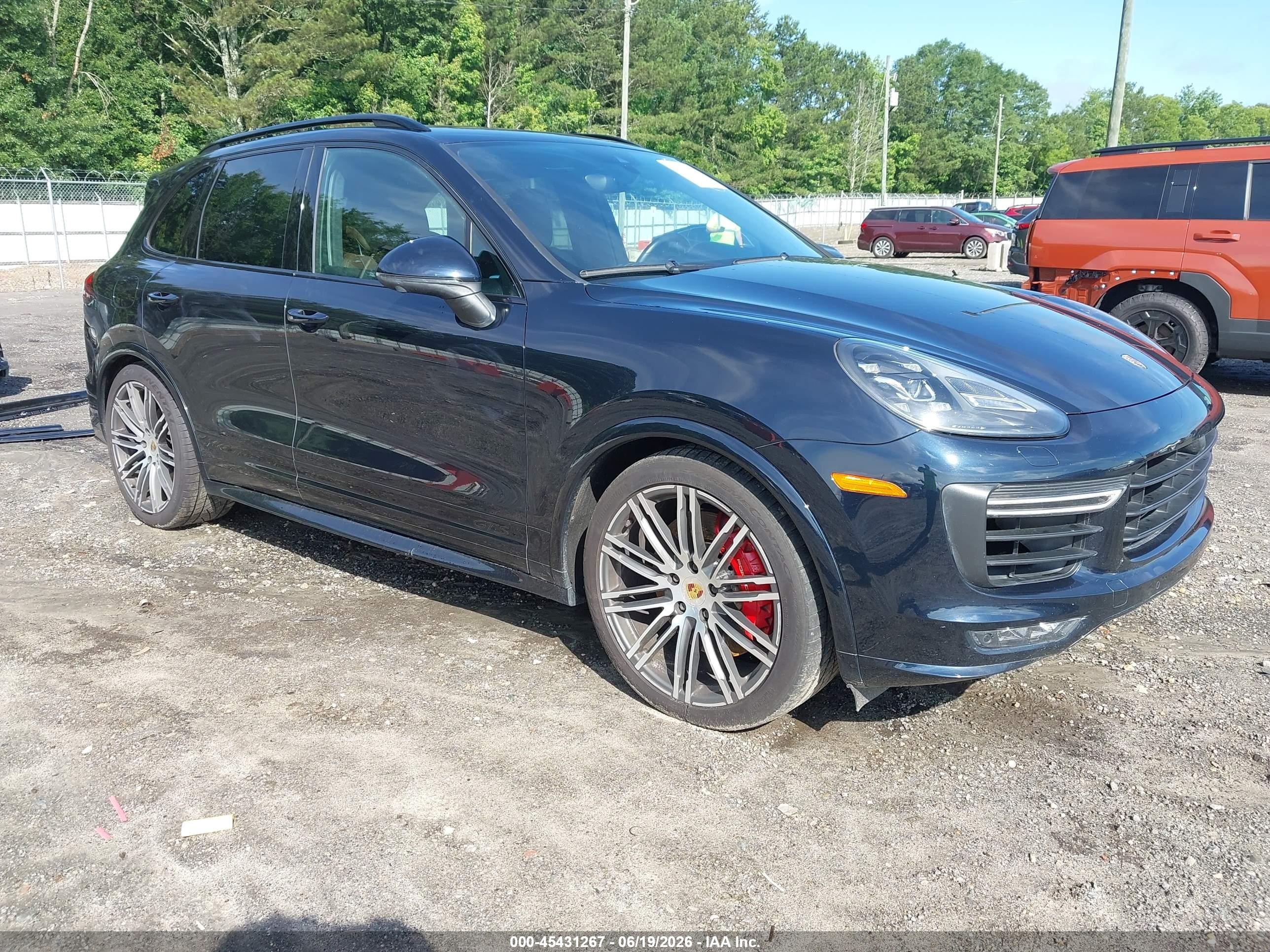 2017 Porsche Cayenne VIN WP1AD2A27HLA82225 — IAAI salvage auction photo