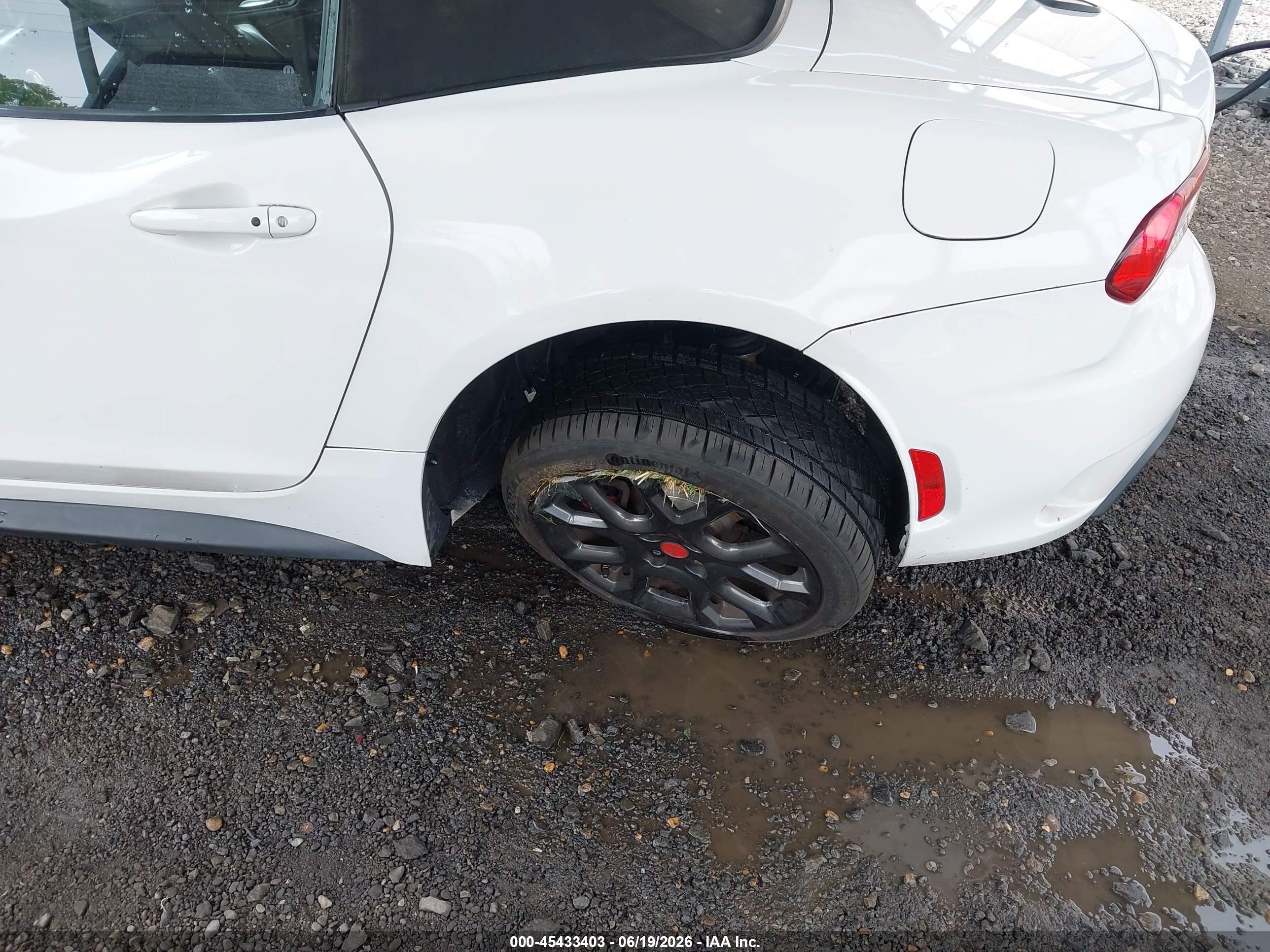 2017 Fiat 124 spider VIN JC1NFAEK8H0114583 IAAI salvage auction — Rear End, Salvage (Delaware), sold $8,800 on 2026-10-12 (photo 6)