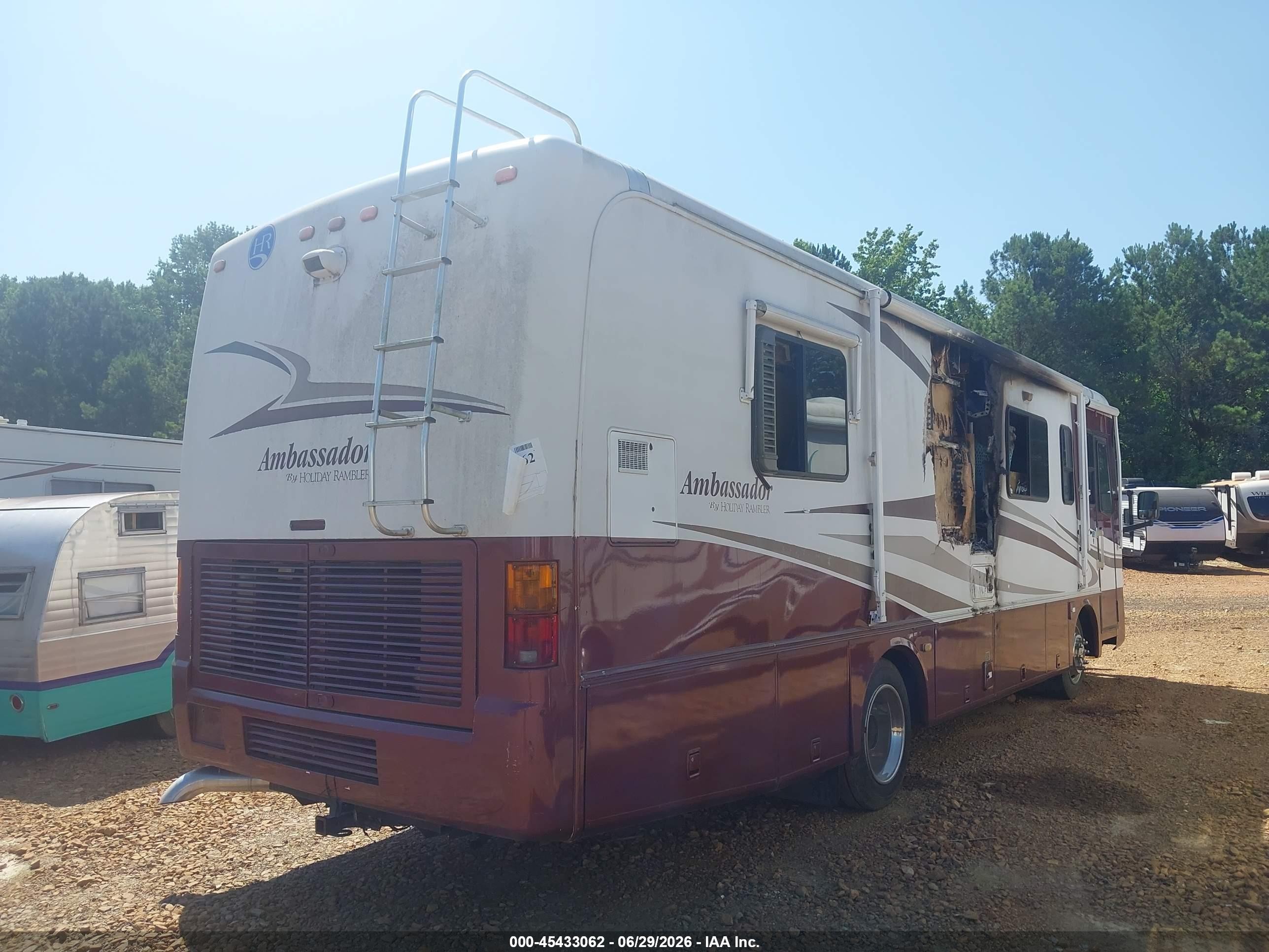 2002 Roadmaster rail Executive VIN 1RF12021521015989 IAAI salvage auction — Burn, Salvage (Georgia), sold $200 on 2026-10-03 (photo 6)