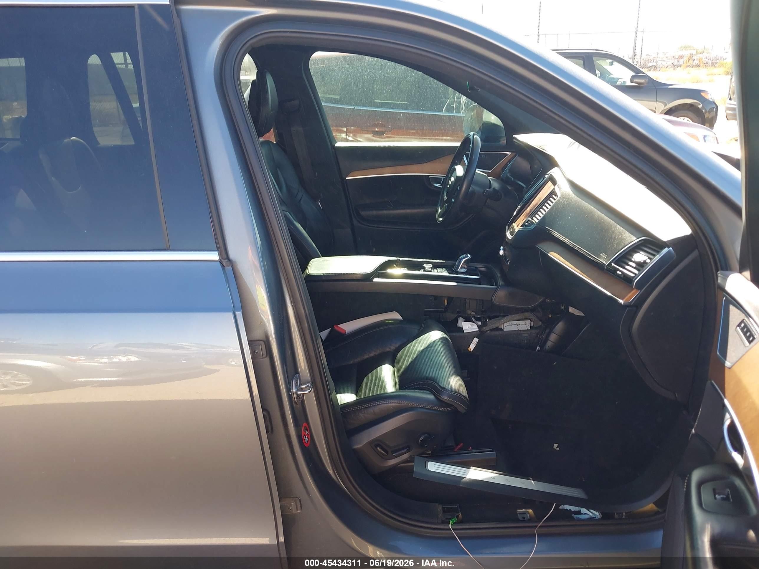 2016 Volvo XC90 VIN YV4BC0PL5G1074645 IAAI salvage auction — Normal Wear, Clear-Dealer Only (Arizona), sold $5,550 on 2026-07-02 (photo 5)