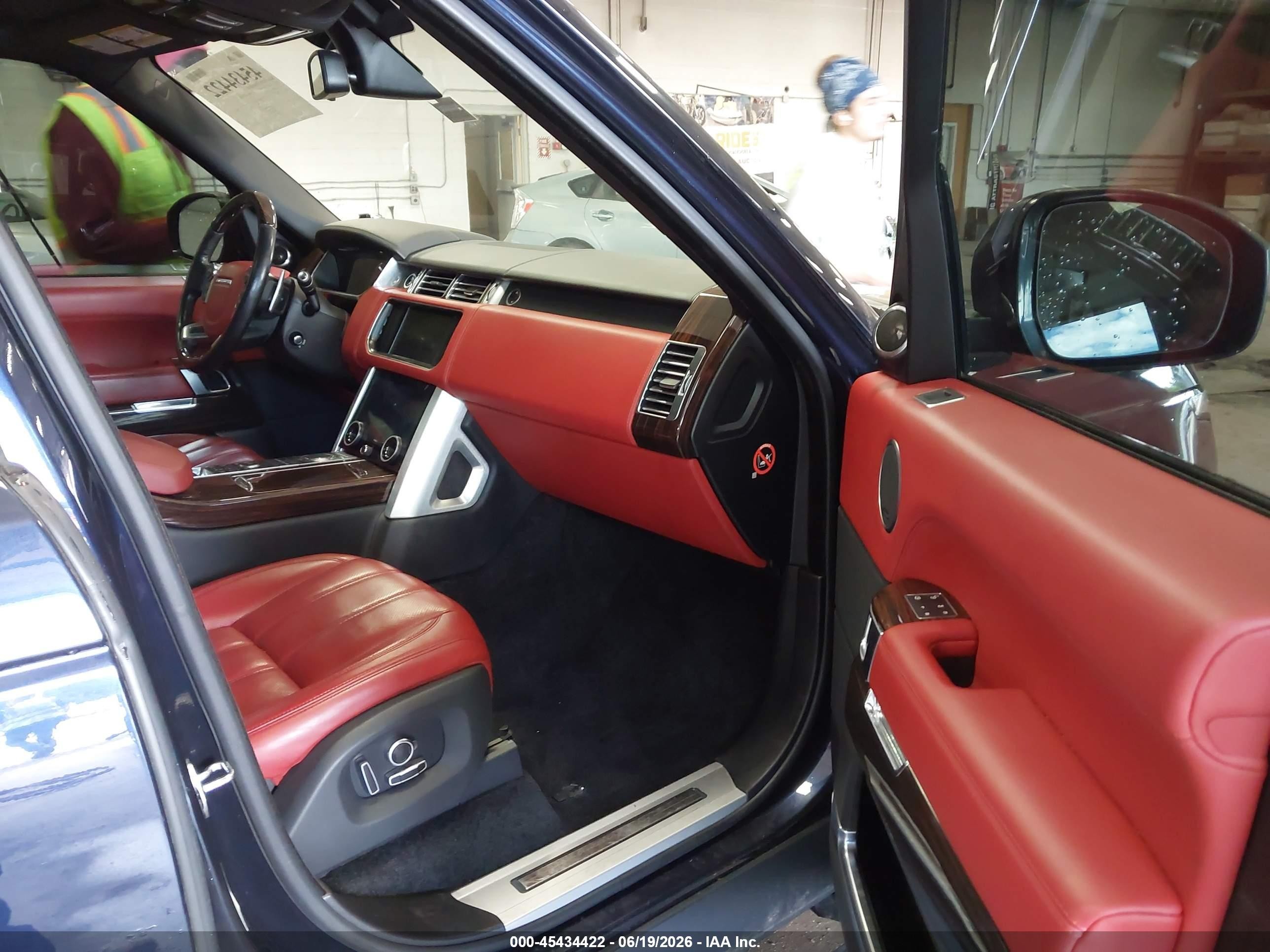 2016 Land rover RANGE ROVER VIN SALGV2EF1GA292313 IAAI salvage auction — Water/Flood, Salvage (Maine), sold $6,600 on 2026-10-05 (photo 5)