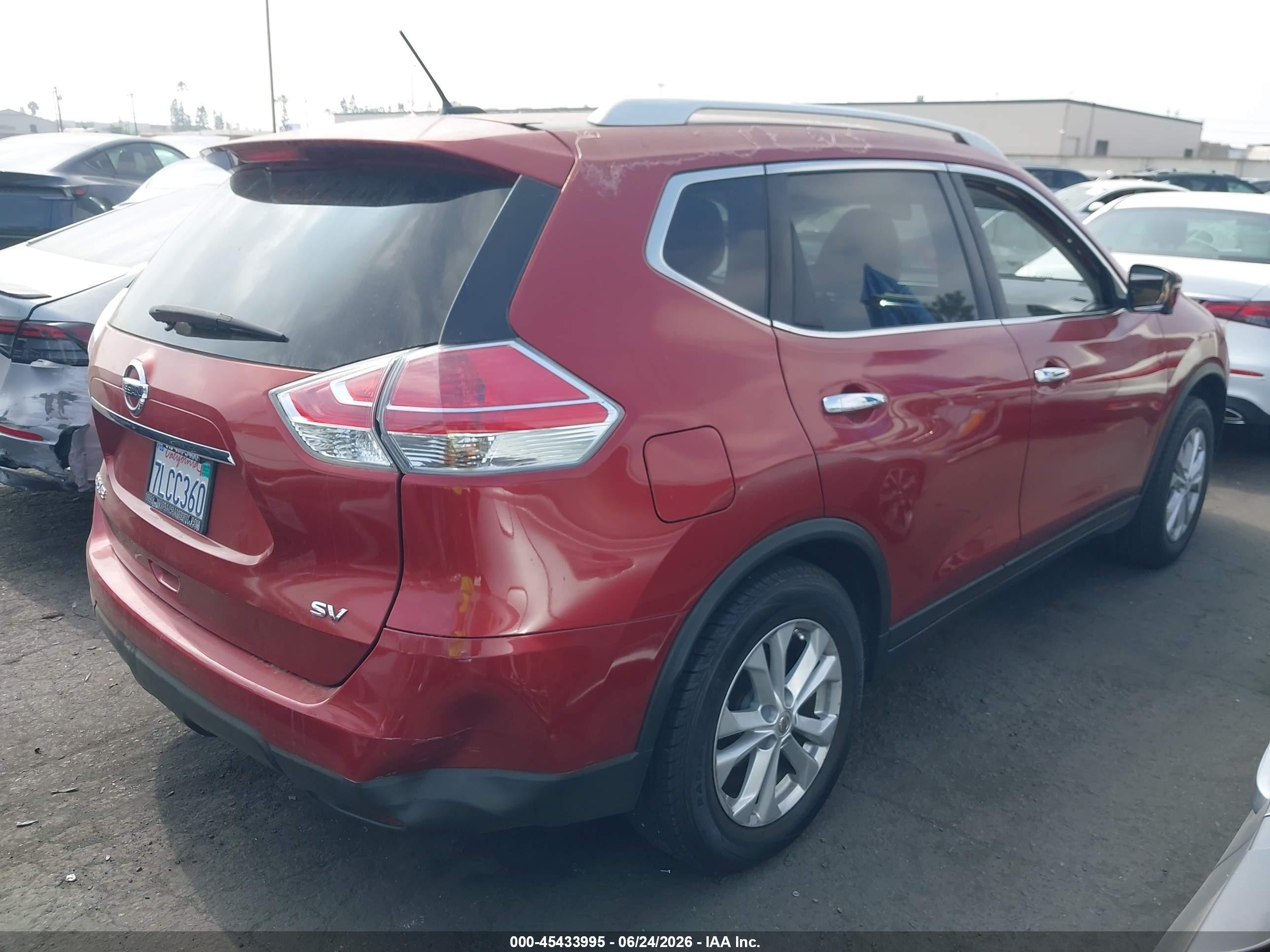 2015 Nissan Rogue VIN KNMAT2MT7FP502757 IAAI salvage auction — Side, Salvage Certificate (California), sold $1,050 on 2026-09-11 (photo 4)