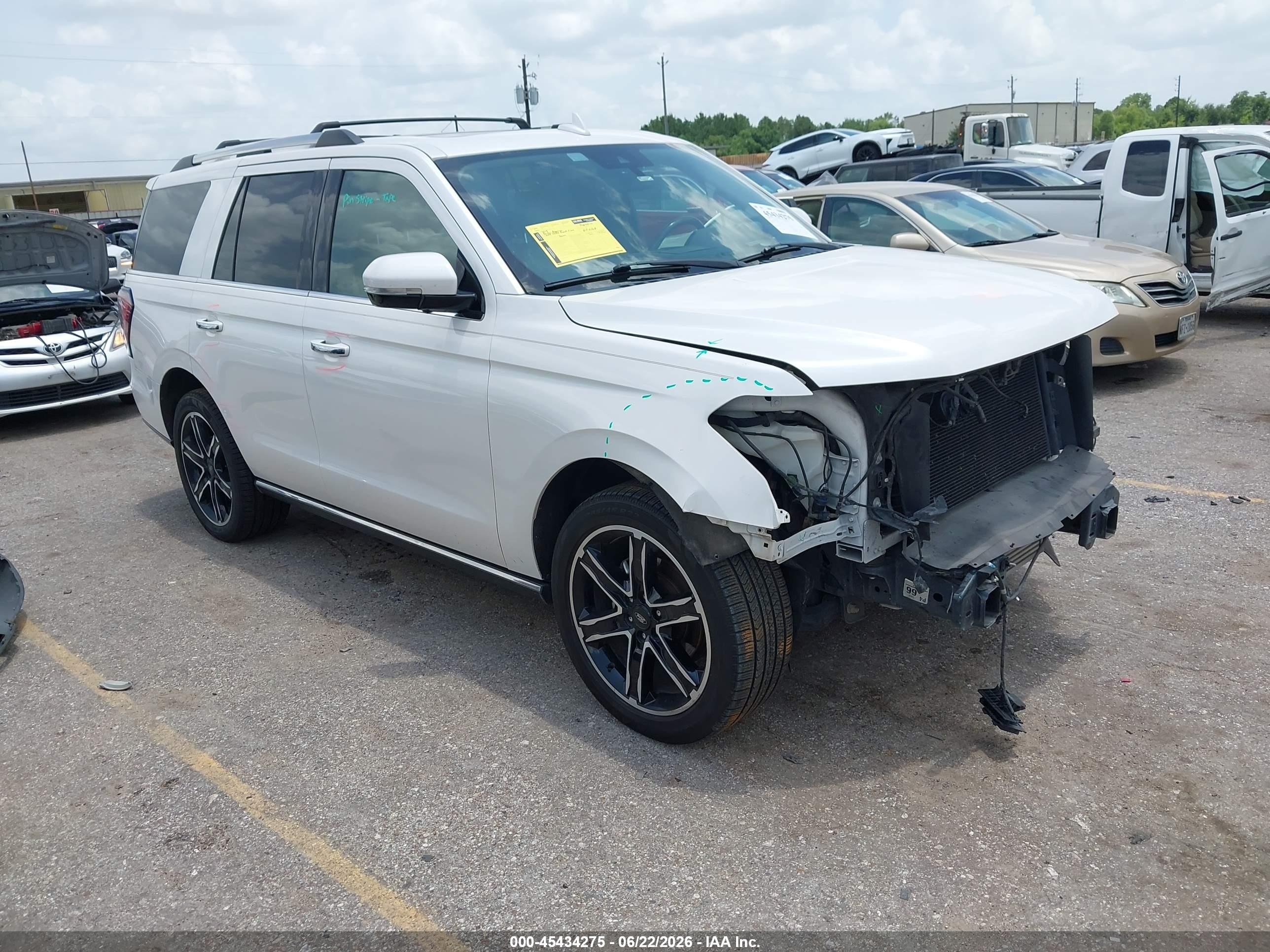 2019 Ford Expedition VIN 1FMJU1KT5KEA73713 — IAAI salvage auction photo