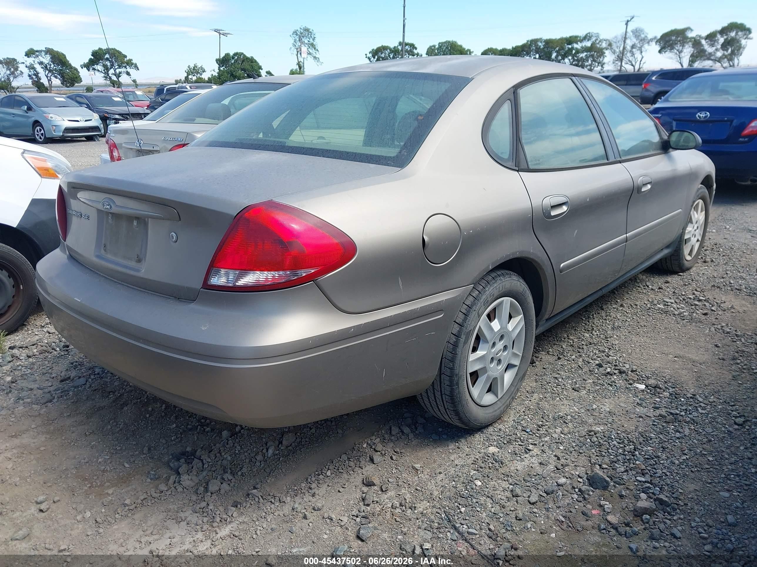 2007 Ford Taurus VIN 1FAFP53U87A145220 IAAI salvage auction — Normal Wear, Clear (California), sold $325 on 2026-07-09 (photo 4)
