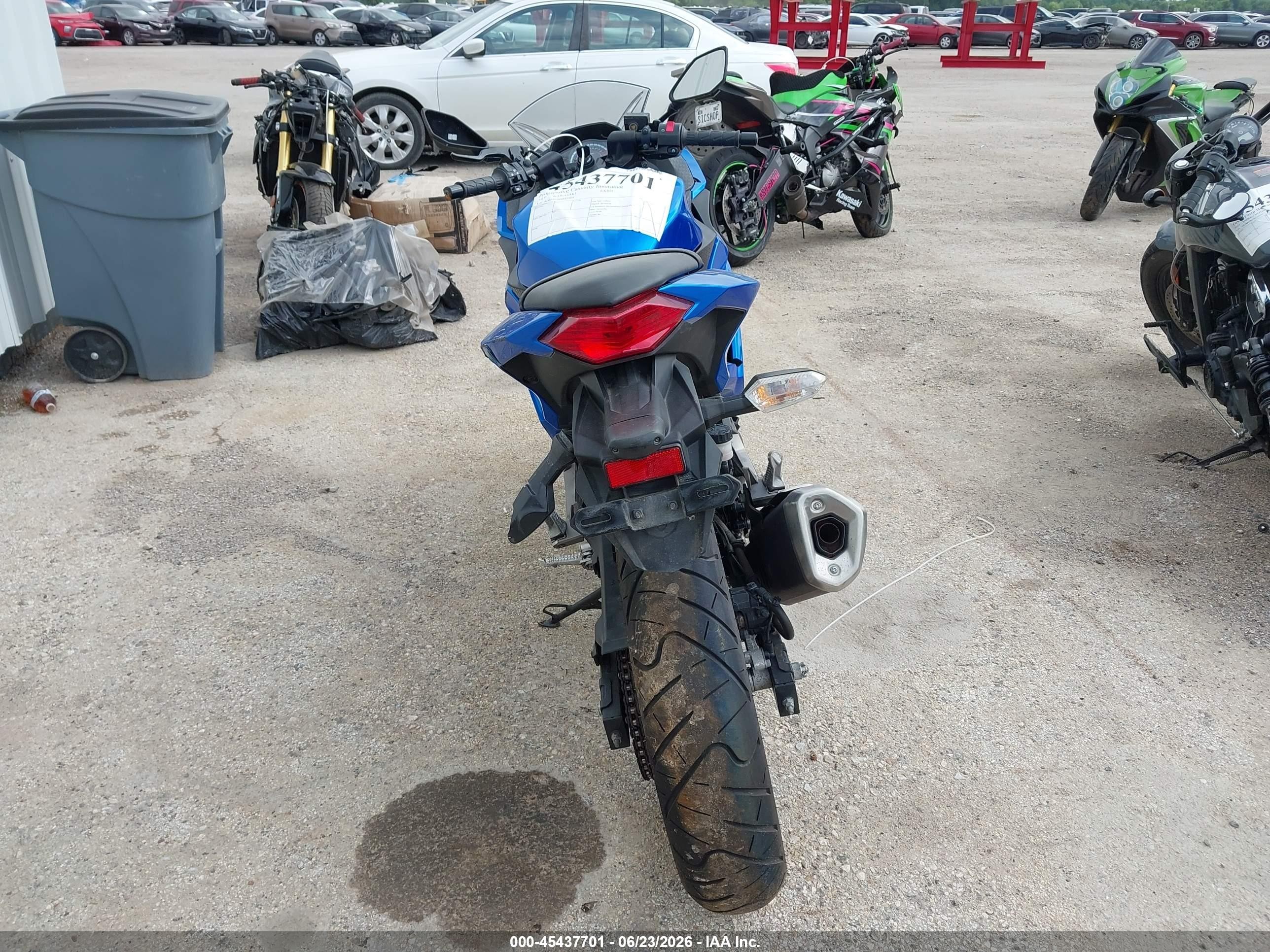2017 Kawasaki Ninja VIN JKAEX8B18HDA33819 IAAI salvage auction — Side, Original (Texas), sold $650 on 2026-09-09 (photo 6)