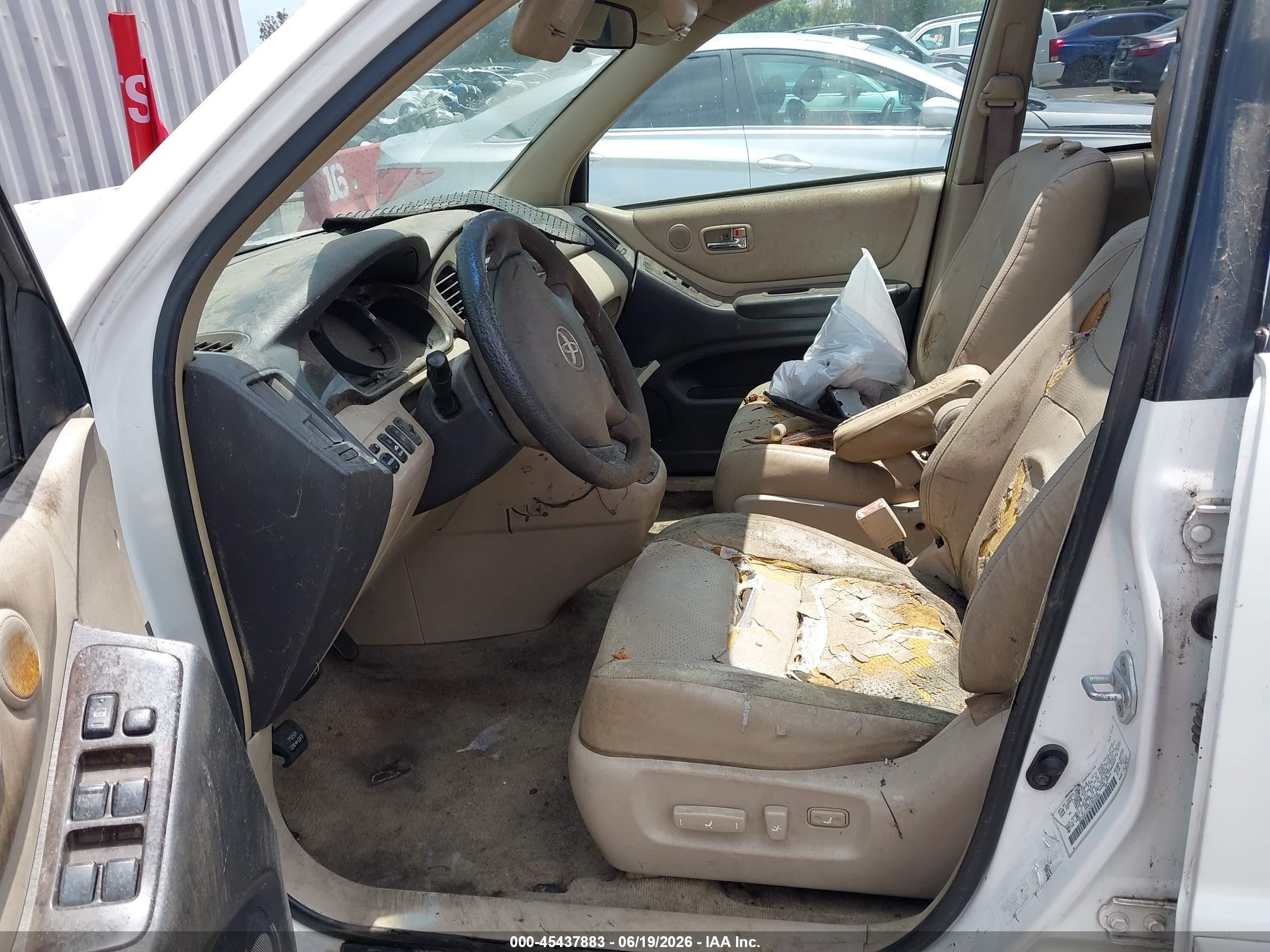2001 Toyota Highlander VIN JTEGF21A310022684 IAAI salvage auction — Normal Wear, Salvage (California), sold $525 on 2026-07-09 (photo 5)