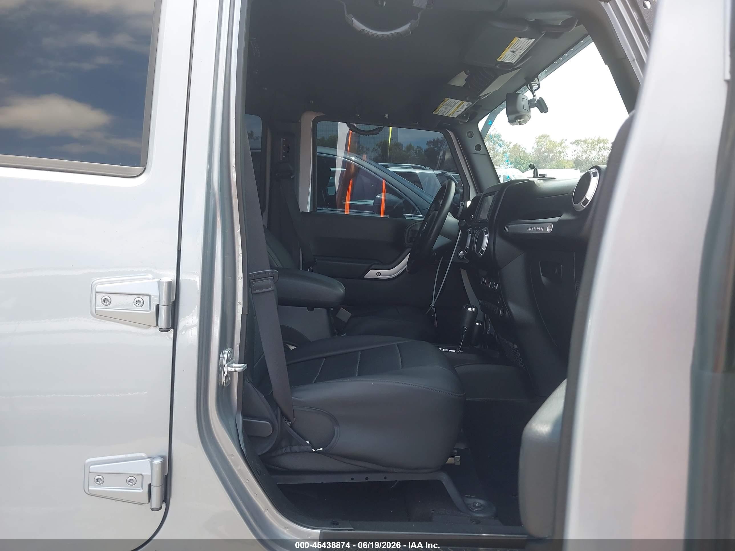 2014 Jeep Wrangler Unlimited VIN 1C4BJWFG5EL120203 IAAI salvage auction — Unknown, Salvage (California), sold $8,000 on 2026-07-09 (photo 5)