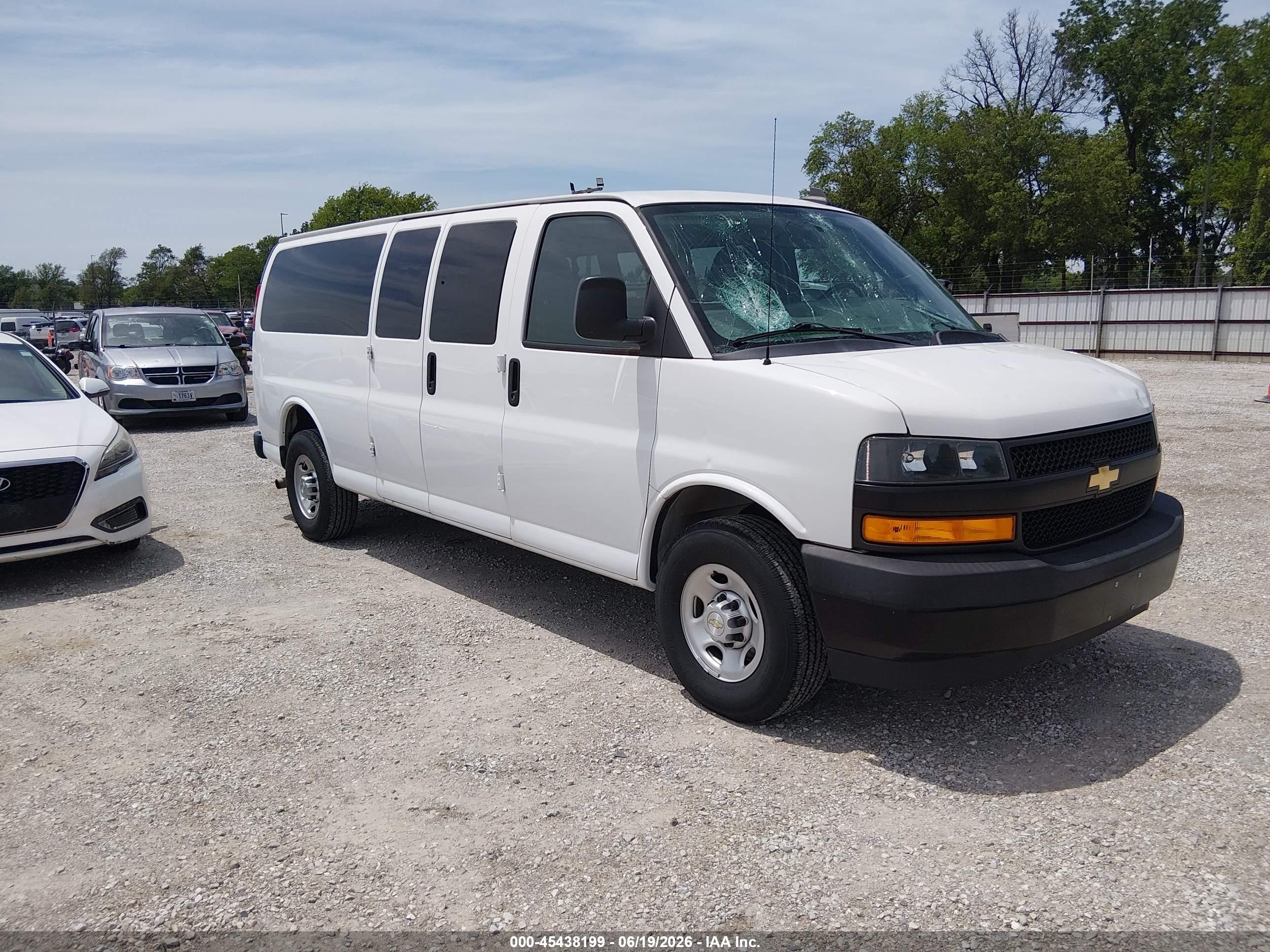2020 Chevrolet Express 2500 VIN 1GAZGNFG3L1235374 — IAAI salvage auction photo
