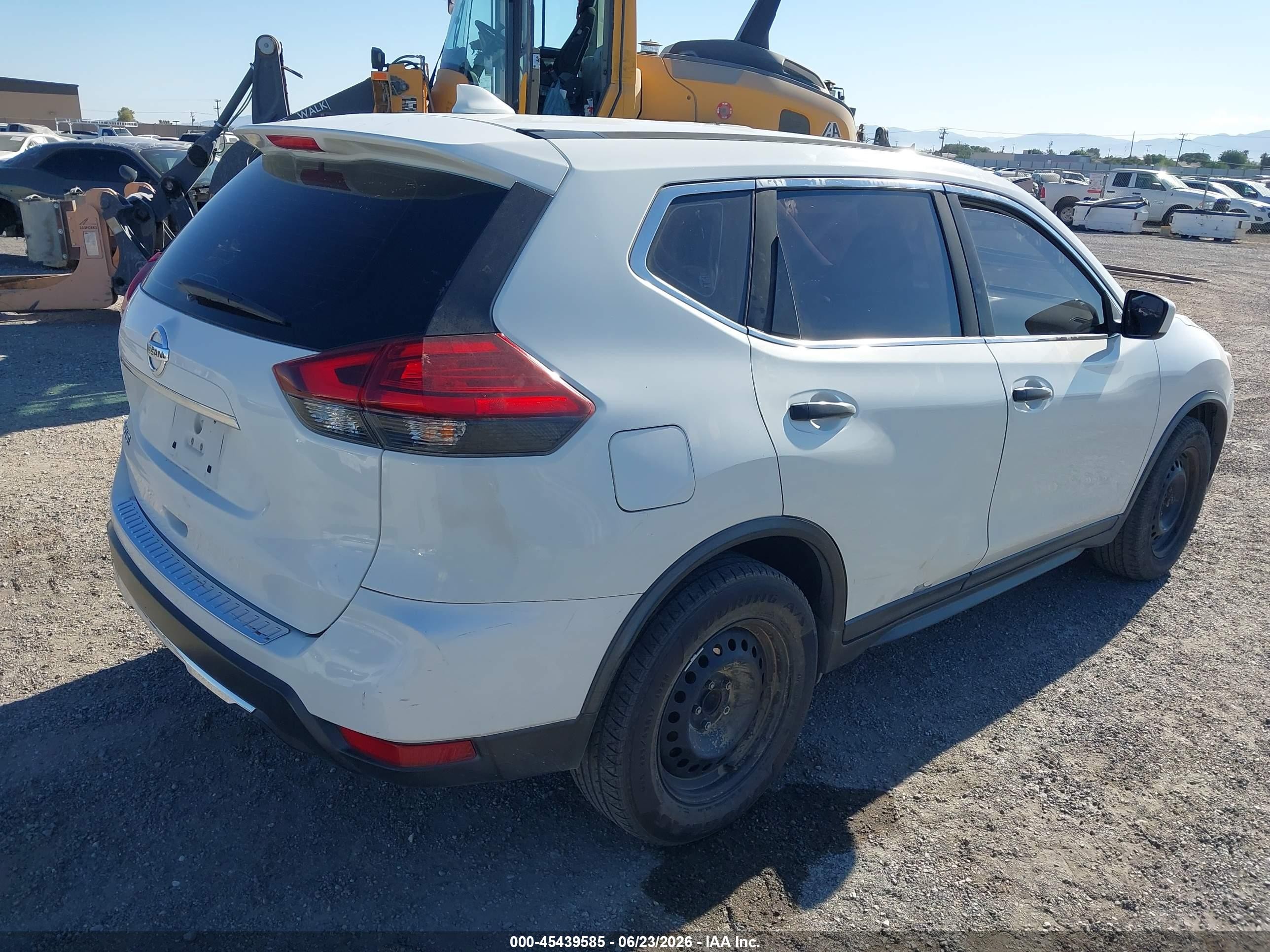 2017 Nissan Rogue Sport VIN JN8AT2MT7HW135873 IAAI salvage auction — Normal Wear, Clear (California), sold $750 on 2026-07-09 (photo 4)